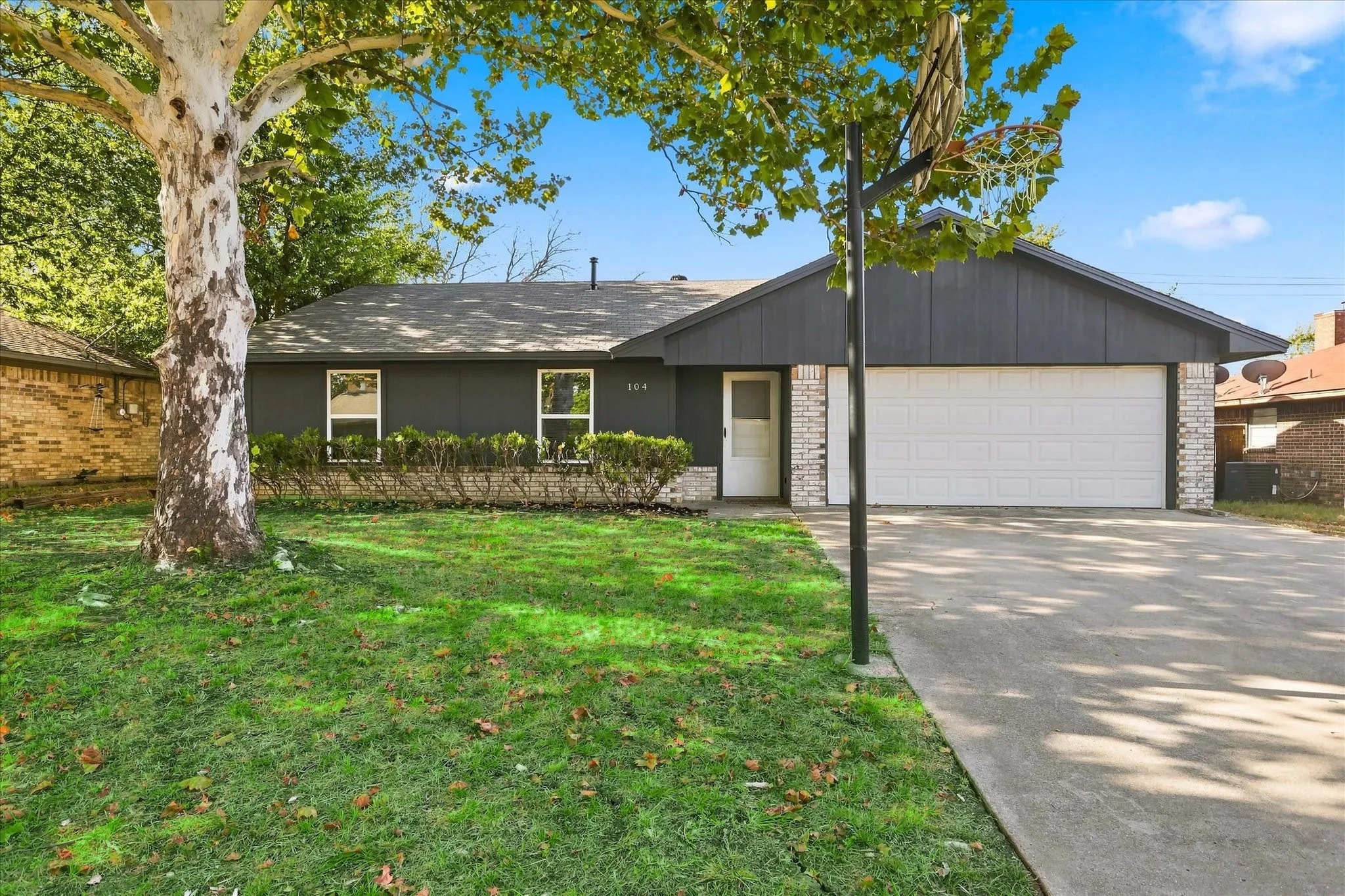 Single Family Residence For Rent in Denton County , 104 Stephen Drive, Sanger, Texas 76266, 3 Bedroom, 2 Bathroom, 2 Garage spaces, 1,332 Sqft, built in 1983, Price $2,100, mls#21364984, Real Estate Agent in Sanger, Homes For Rent in Denton county, Homes For Rent in Sanger, Realtor in Sanger Texas, Real Estate Brokerage Independent Realty Texas, Luminita Cordes Realtor