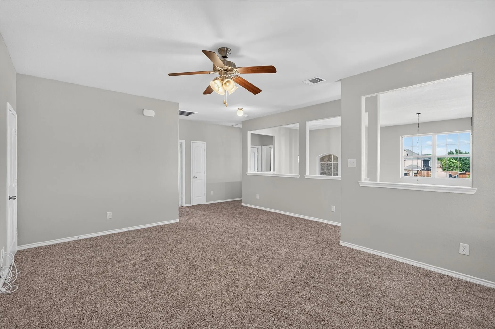 Single Family Residence For Sale in Collin County , 711 Lariat Lane, Wylie, Texas 75098, 5 Bedroom, 3 Bathroom, 2 Garage spaces, 2,921 Sqft, built in 2013, mls#21363315, Real Estate Agent in Wylie, Homes For Sale in Collin county, Homes For Sale in Wylie, Realtor in Wylie Texas, Real Estate Brokerage Independent Realty Texas, Luminita Cordes Realtor