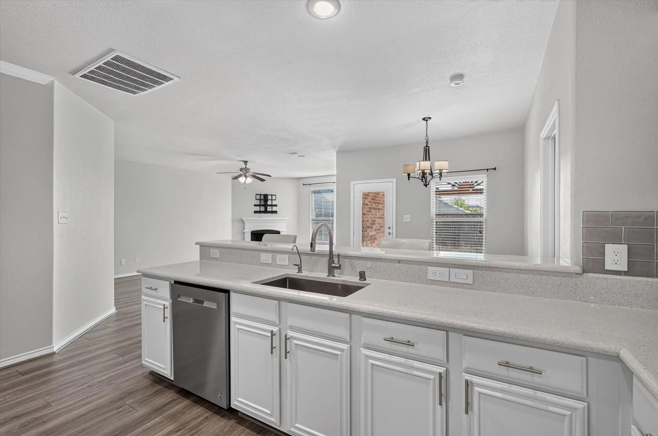 Single Family Residence For Sale in Collin County , 711 Lariat Lane, Wylie, Texas 75098, 5 Bedroom, 3 Bathroom, 2 Garage spaces, 2,921 Sqft, built in 2013, mls#21363315, Real Estate Agent in Wylie, Homes For Sale in Collin county, Homes For Sale in Wylie, Realtor in Wylie Texas, Real Estate Brokerage Independent Realty Texas, Luminita Cordes Realtor