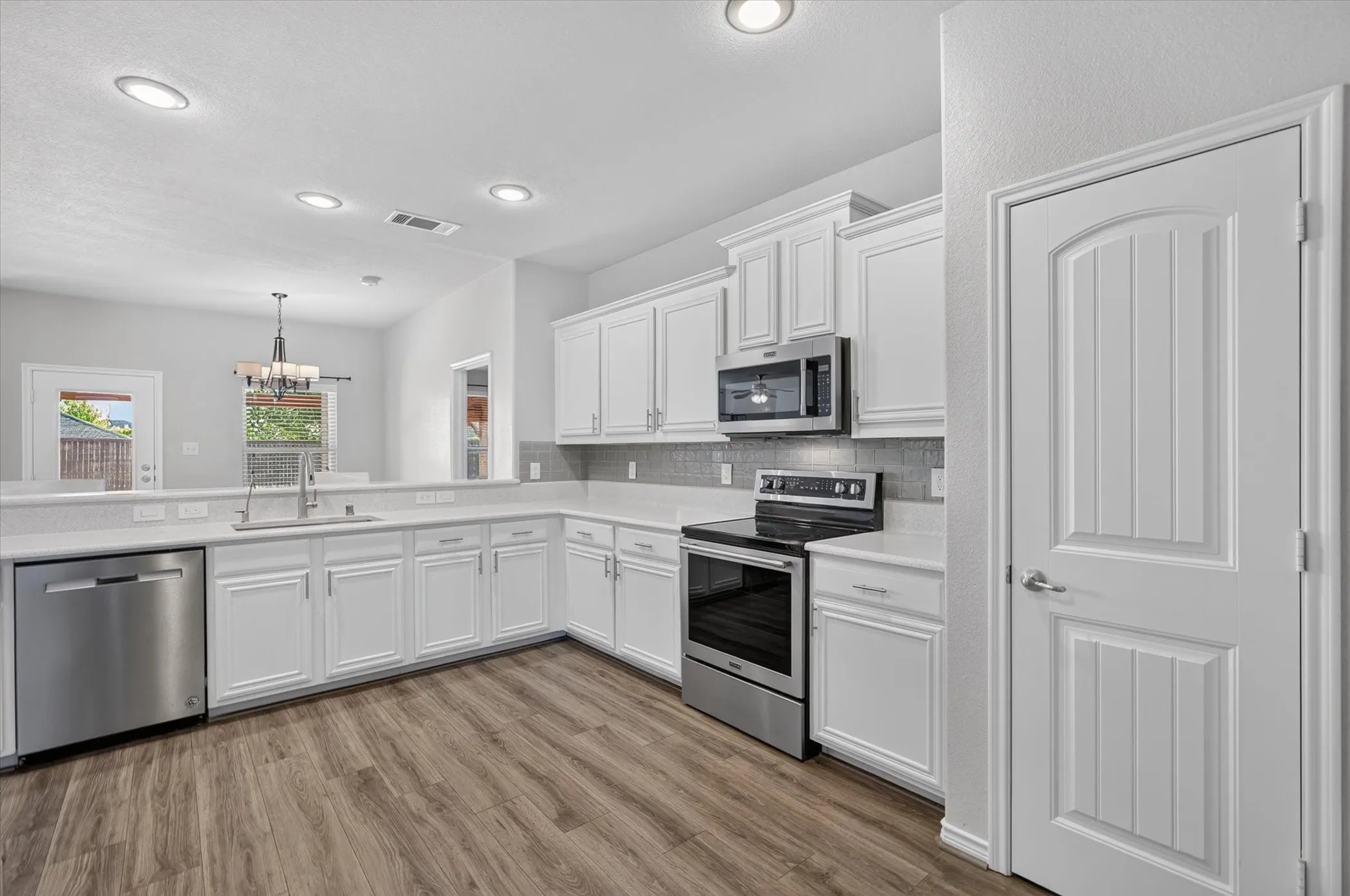 Single Family Residence For Sale in Collin County , 711 Lariat Lane, Wylie, Texas 75098, 5 Bedroom, 3 Bathroom, 2 Garage spaces, 2,921 Sqft, built in 2013, mls#21363315, Real Estate Agent in Wylie, Homes For Sale in Collin county, Homes For Sale in Wylie, Realtor in Wylie Texas, Real Estate Brokerage Independent Realty Texas, Luminita Cordes Realtor