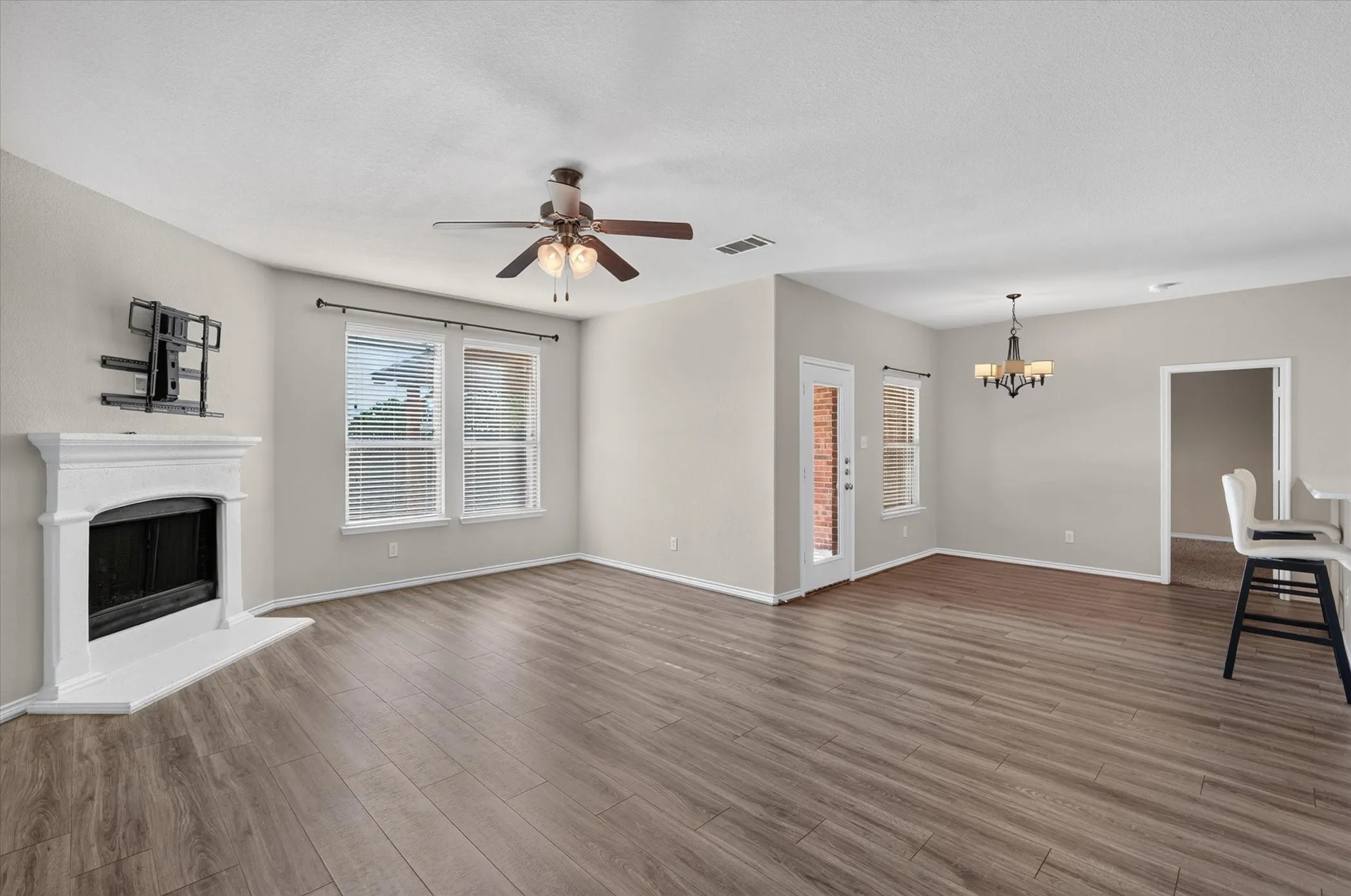Single Family Residence For Sale in Collin County , 711 Lariat Lane, Wylie, Texas 75098, 5 Bedroom, 3 Bathroom, 2 Garage spaces, 2,921 Sqft, built in 2013, mls#21363315, Real Estate Agent in Wylie, Homes For Sale in Collin county, Homes For Sale in Wylie, Realtor in Wylie Texas, Real Estate Brokerage Independent Realty Texas, Luminita Cordes Realtor