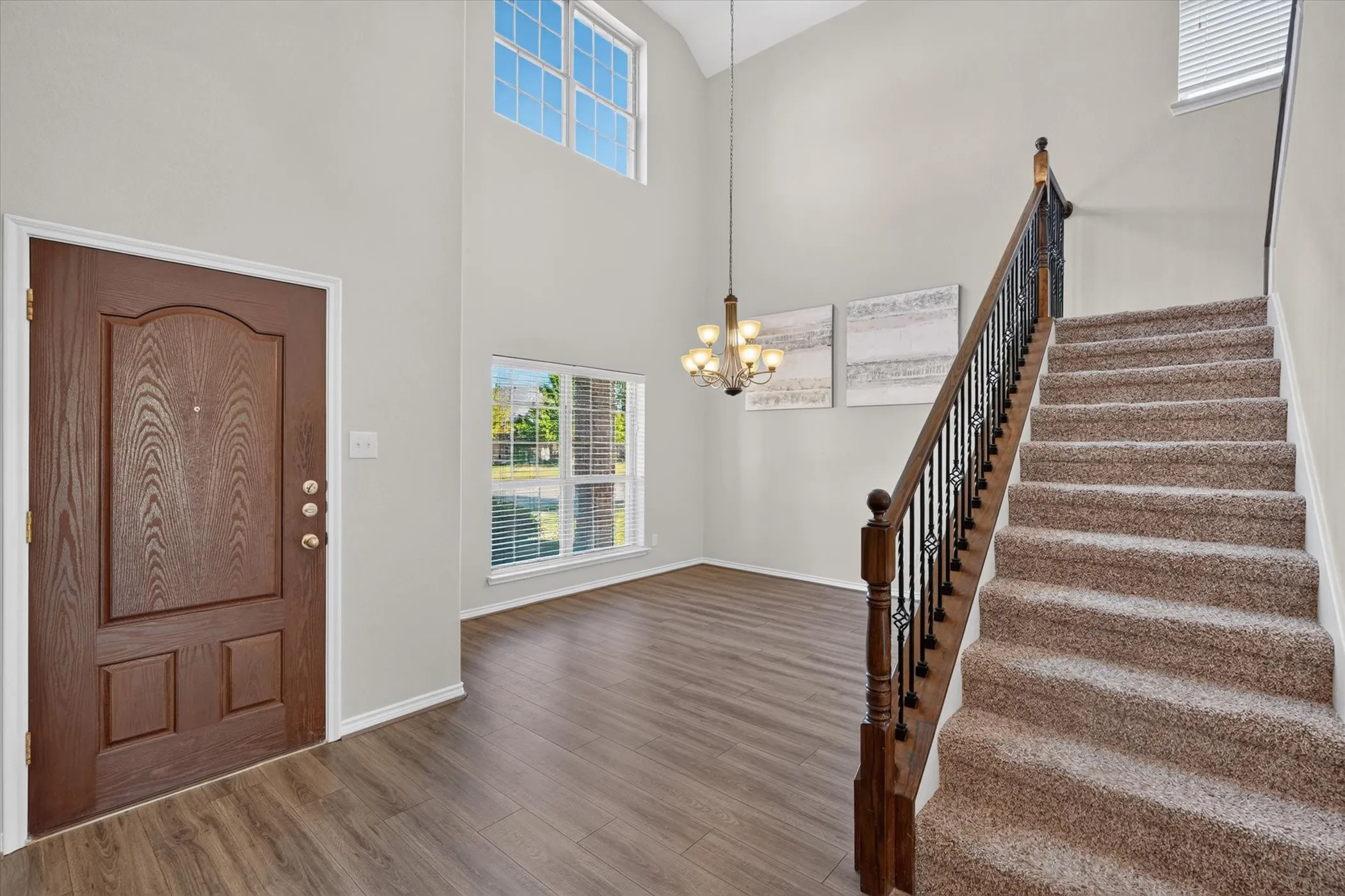 Single Family Residence For Sale in Collin County , 711 Lariat Lane, Wylie, Texas 75098, 5 Bedroom, 3 Bathroom, 2 Garage spaces, 2,921 Sqft, built in 2013, mls#21363315, Real Estate Agent in Wylie, Homes For Sale in Collin county, Homes For Sale in Wylie, Realtor in Wylie Texas, Real Estate Brokerage Independent Realty Texas, Luminita Cordes Realtor