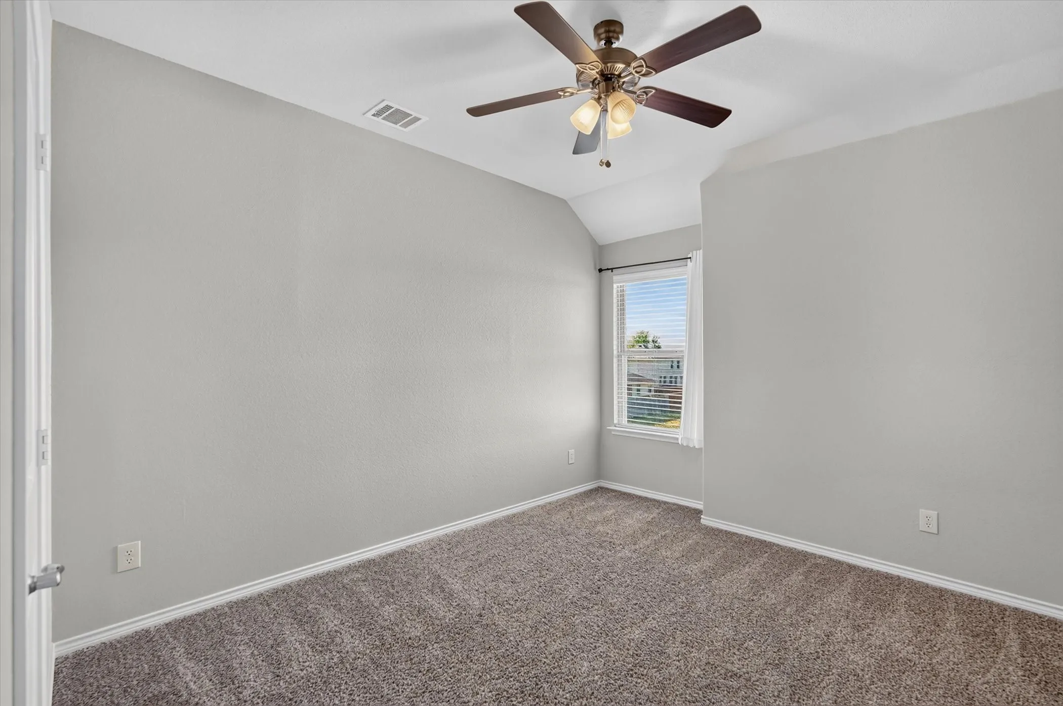 Single Family Residence For Sale in Collin County , 711 Lariat Lane, Wylie, Texas 75098, 5 Bedroom, 3 Bathroom, 2 Garage spaces, 2,921 Sqft, built in 2013, mls#21363315, Real Estate Agent in Wylie, Homes For Sale in Collin county, Homes For Sale in Wylie, Realtor in Wylie Texas, Real Estate Brokerage Independent Realty Texas, Luminita Cordes Realtor