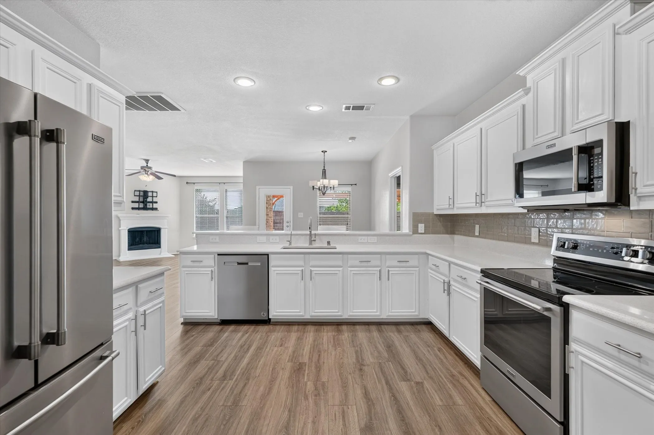 Single Family Residence For Sale in Collin County , 711 Lariat Lane, Wylie, Texas 75098, 5 Bedroom, 3 Bathroom, 2 Garage spaces, 2,921 Sqft, built in 2013, mls#21363315, Real Estate Agent in Wylie, Homes For Sale in Collin county, Homes For Sale in Wylie, Realtor in Wylie Texas, Real Estate Brokerage Independent Realty Texas, Luminita Cordes Realtor