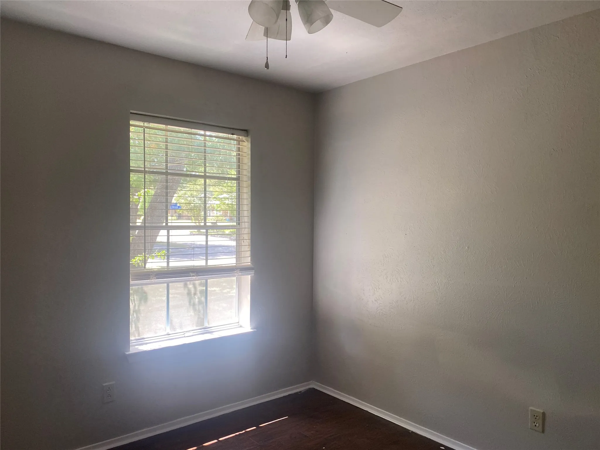 Single Family Residence For Rent in Collin County , 423 Shady Brook Place, Richardson, Texas 75080, 4 Bedroom, 2 Bathroom, 2 Garage spaces, 1,706 Sqft, built in 1969, mls#21364798, Real Estate Agent in Richardson, Homes For Rent in Collin county, Homes For Rent in Richardson, Realtor in Richardson Texas, Real Estate Brokerage Independent Realty Texas, Luminita Cordes Realtor