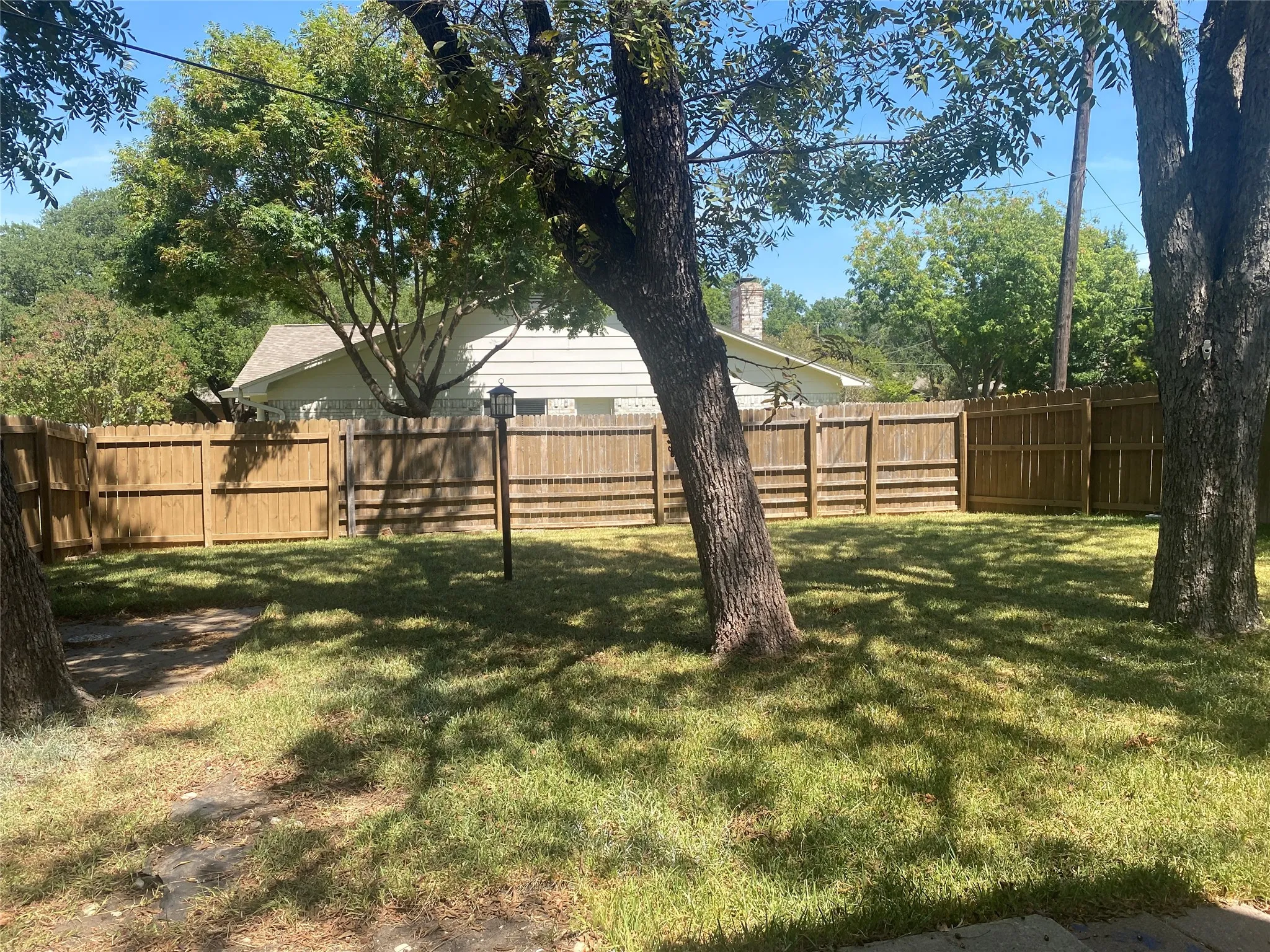 Single Family Residence For Rent in Collin County , 423 Shady Brook Place, Richardson, Texas 75080, 4 Bedroom, 2 Bathroom, 2 Garage spaces, 1,706 Sqft, built in 1969, mls#21364798, Real Estate Agent in Richardson, Homes For Rent in Collin county, Homes For Rent in Richardson, Realtor in Richardson Texas, Real Estate Brokerage Independent Realty Texas, Luminita Cordes Realtor