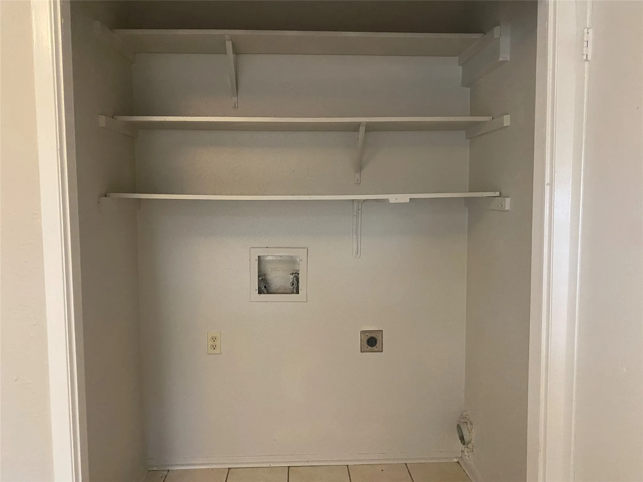 Single Family Residence For Rent in Collin County , 423 Shady Brook Place, Richardson, Texas 75080, 4 Bedroom, 2 Bathroom, 2 Garage spaces, 1,706 Sqft, built in 1969, mls#21364798, Real Estate Agent in Richardson, Homes For Rent in Collin county, Homes For Rent in Richardson, Realtor in Richardson Texas, Real Estate Brokerage Independent Realty Texas, Luminita Cordes Realtor