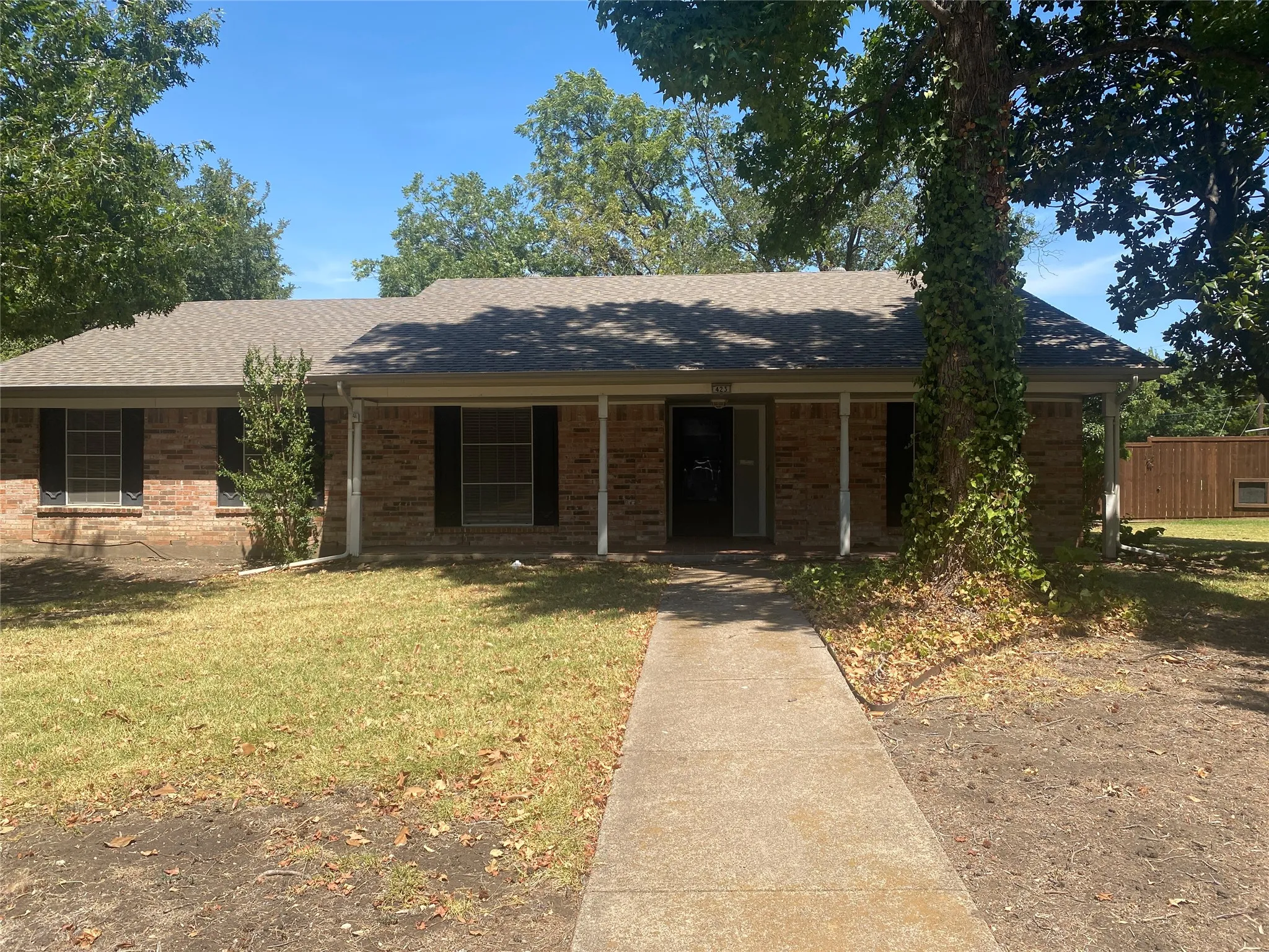 Single Family Residence For Rent in Collin County , 423 Shady Brook Place, Richardson, Texas 75080, 4 Bedroom, 2 Bathroom, 2 Garage spaces, 1,706 Sqft, built in 1969, mls#21364798, Real Estate Agent in Richardson, Homes For Rent in Collin county, Homes For Rent in Richardson, Realtor in Richardson Texas, Real Estate Brokerage Independent Realty Texas, Luminita Cordes Realtor