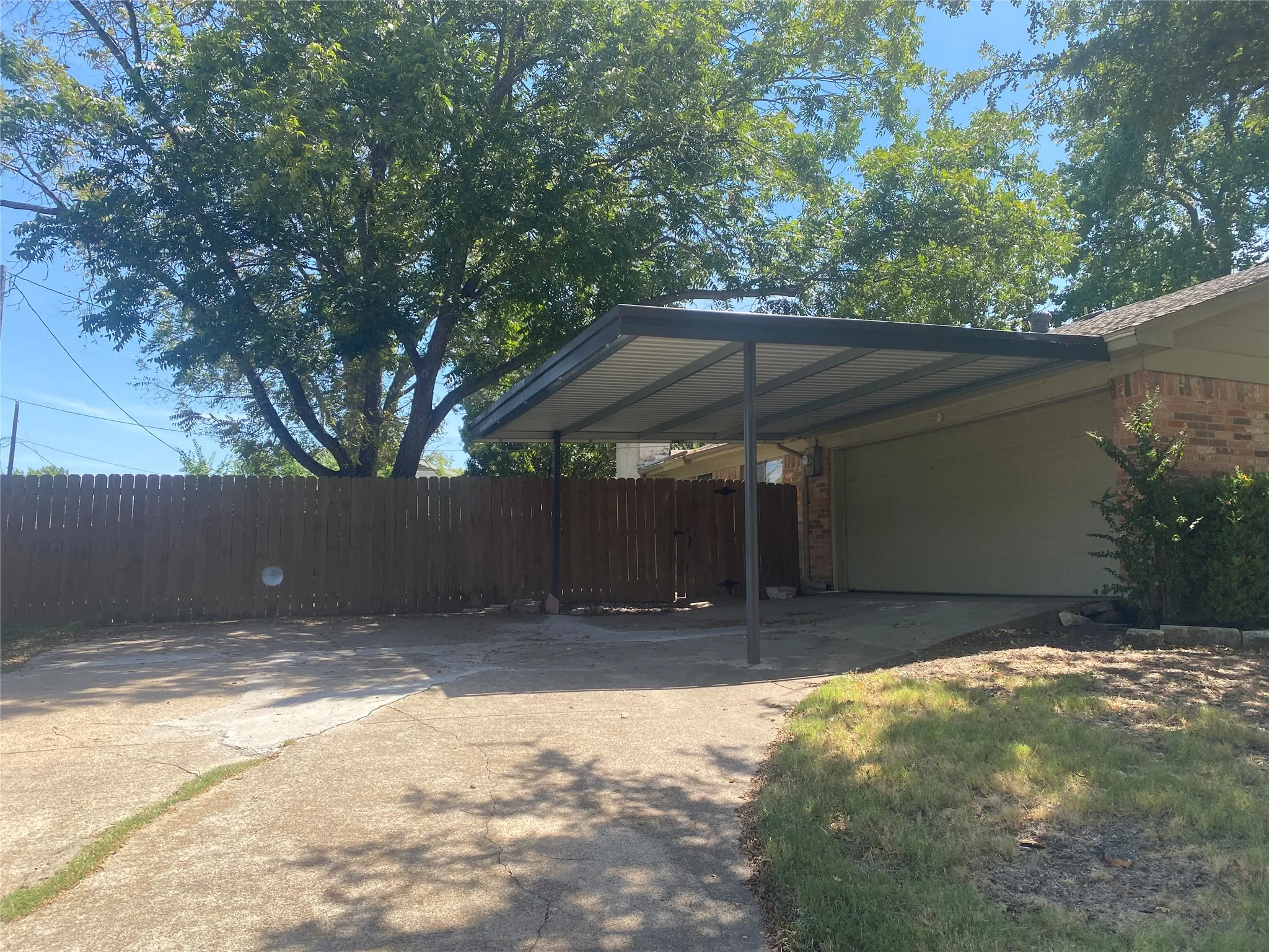 Single Family Residence For Rent in Collin County , 423 Shady Brook Place, Richardson, Texas 75080, 4 Bedroom, 2 Bathroom, 2 Garage spaces, 1,706 Sqft, built in 1969, mls#21364798, Real Estate Agent in Richardson, Homes For Rent in Collin county, Homes For Rent in Richardson, Realtor in Richardson Texas, Real Estate Brokerage Independent Realty Texas, Luminita Cordes Realtor