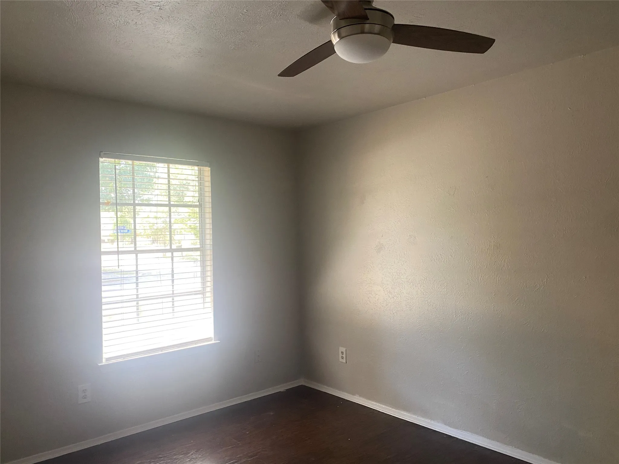 Single Family Residence For Rent in Collin County , 423 Shady Brook Place, Richardson, Texas 75080, 4 Bedroom, 2 Bathroom, 2 Garage spaces, 1,706 Sqft, built in 1969, mls#21364798, Real Estate Agent in Richardson, Homes For Rent in Collin county, Homes For Rent in Richardson, Realtor in Richardson Texas, Real Estate Brokerage Independent Realty Texas, Luminita Cordes Realtor