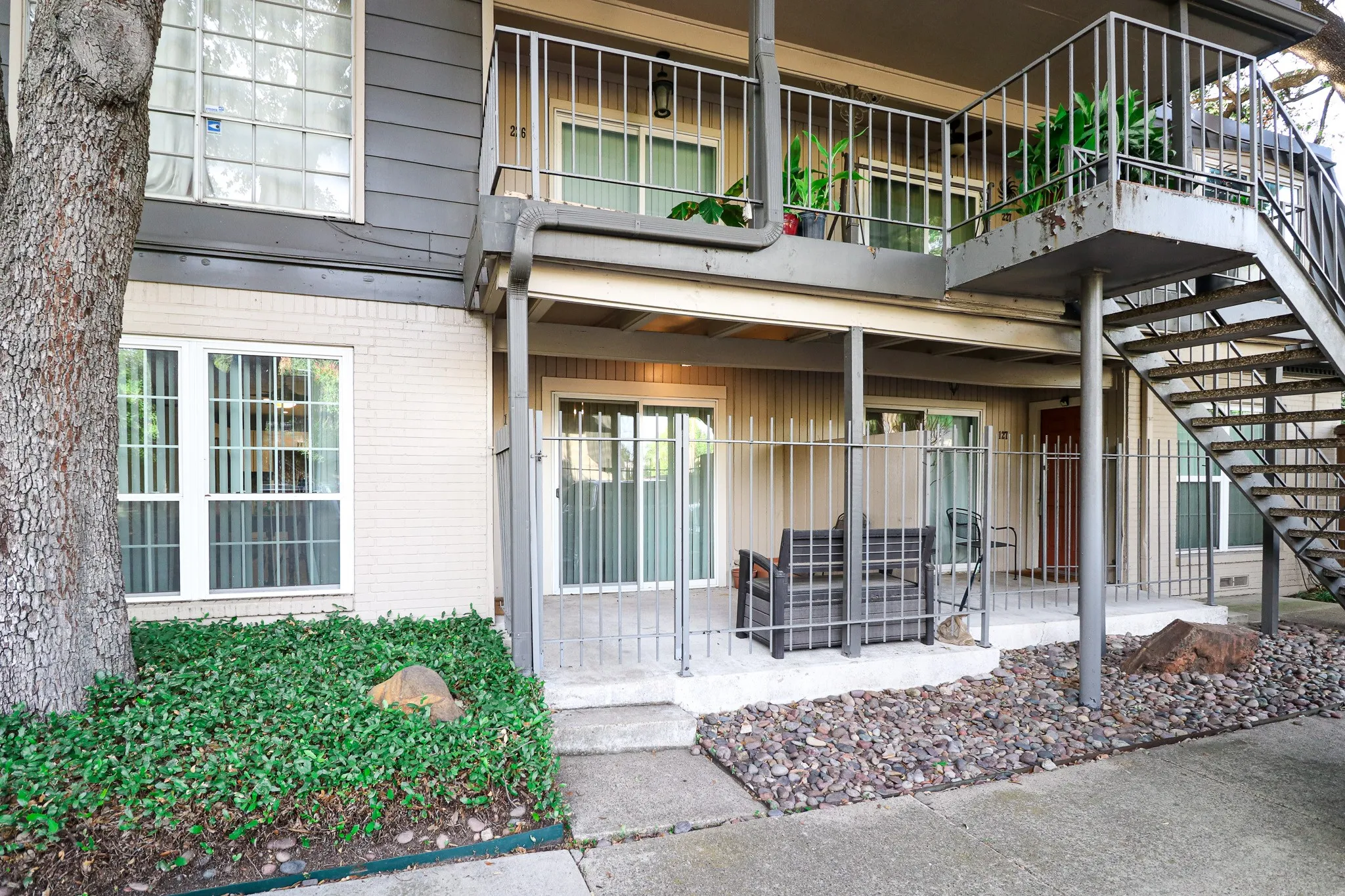 Condominium For Sale in Dallas County , 5306 Fleetwood Oaks Avenue 126, Dallas, Texas 75235, 1 Bedroom, 1 Bathroom, Garage spaces, 695 Sqft, built in 1963, mls#21364754, Real Estate Agent in Dallas, Homes For Sale in Dallas county, Homes For Sale in Dallas, Realtor in Dallas Texas, Real Estate Brokerage Independent Realty Texas, Luminita Cordes Realtor