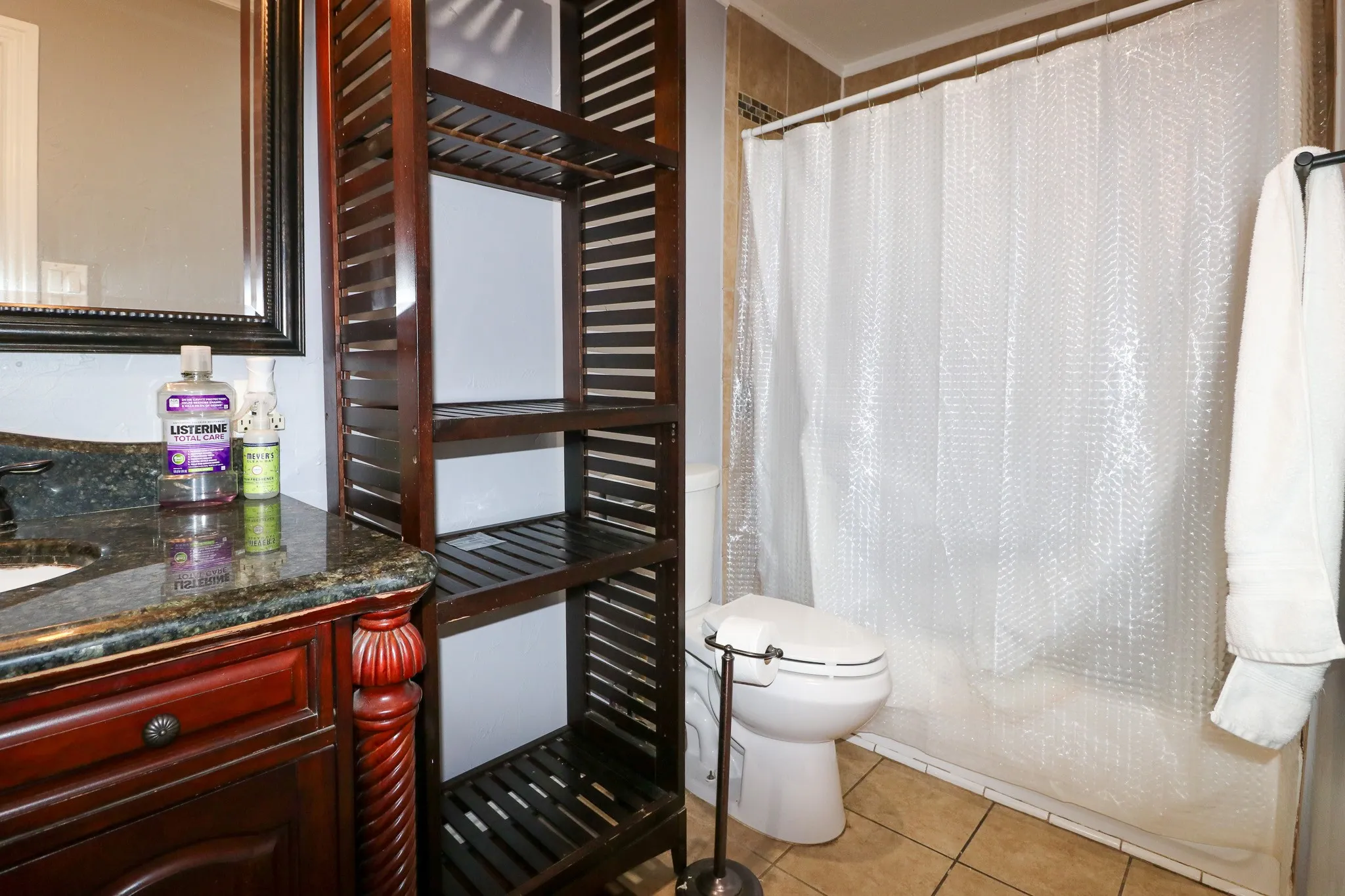 Condominium For Sale in Dallas County , 5306 Fleetwood Oaks Avenue 126, Dallas, Texas 75235, 1 Bedroom, 1 Bathroom, Garage spaces, 695 Sqft, built in 1963, mls#21364754, Real Estate Agent in Dallas, Homes For Sale in Dallas county, Homes For Sale in Dallas, Realtor in Dallas Texas, Real Estate Brokerage Independent Realty Texas, Luminita Cordes Realtor