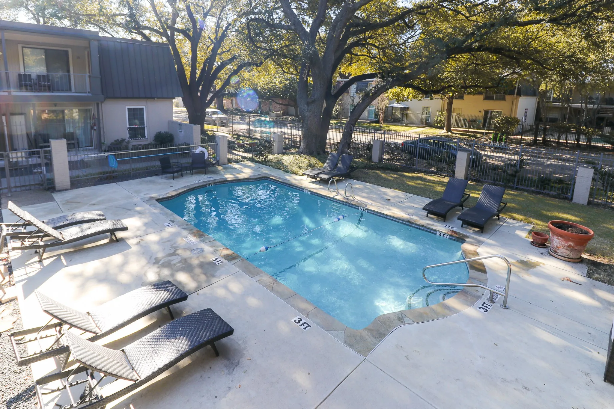 Condominium For Sale in Dallas County , 5306 Fleetwood Oaks Avenue 126, Dallas, Texas 75235, 1 Bedroom, 1 Bathroom, Garage spaces, 695 Sqft, built in 1963, mls#21364754, Real Estate Agent in Dallas, Homes For Sale in Dallas county, Homes For Sale in Dallas, Realtor in Dallas Texas, Real Estate Brokerage Independent Realty Texas, Luminita Cordes Realtor