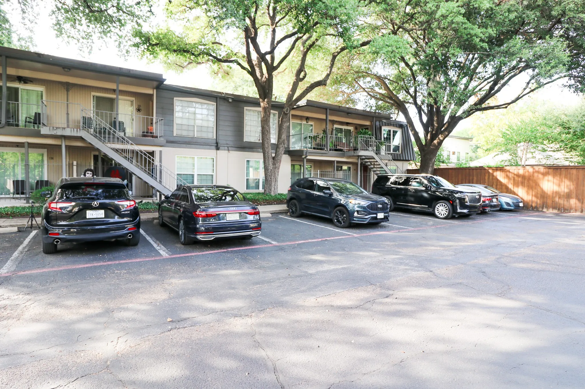 Condominium For Sale in Dallas County , 5306 Fleetwood Oaks Avenue 126, Dallas, Texas 75235, 1 Bedroom, 1 Bathroom, Garage spaces, 695 Sqft, built in 1963, mls#21364754, Real Estate Agent in Dallas, Homes For Sale in Dallas county, Homes For Sale in Dallas, Realtor in Dallas Texas, Real Estate Brokerage Independent Realty Texas, Luminita Cordes Realtor