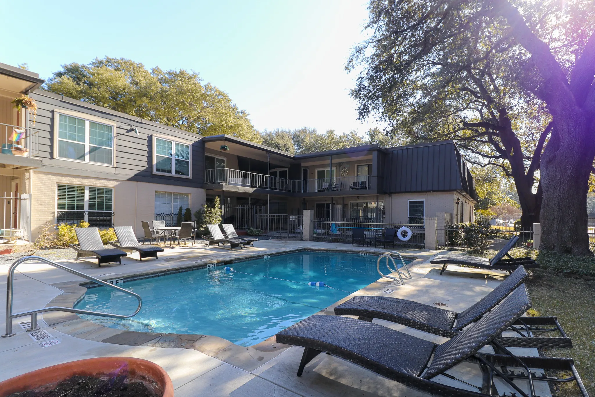 Condominium For Sale in Dallas County , 5306 Fleetwood Oaks Avenue 126, Dallas, Texas 75235, 1 Bedroom, 1 Bathroom, Garage spaces, 695 Sqft, built in 1963, mls#21364754, Real Estate Agent in Dallas, Homes For Sale in Dallas county, Homes For Sale in Dallas, Realtor in Dallas Texas, Real Estate Brokerage Independent Realty Texas, Luminita Cordes Realtor