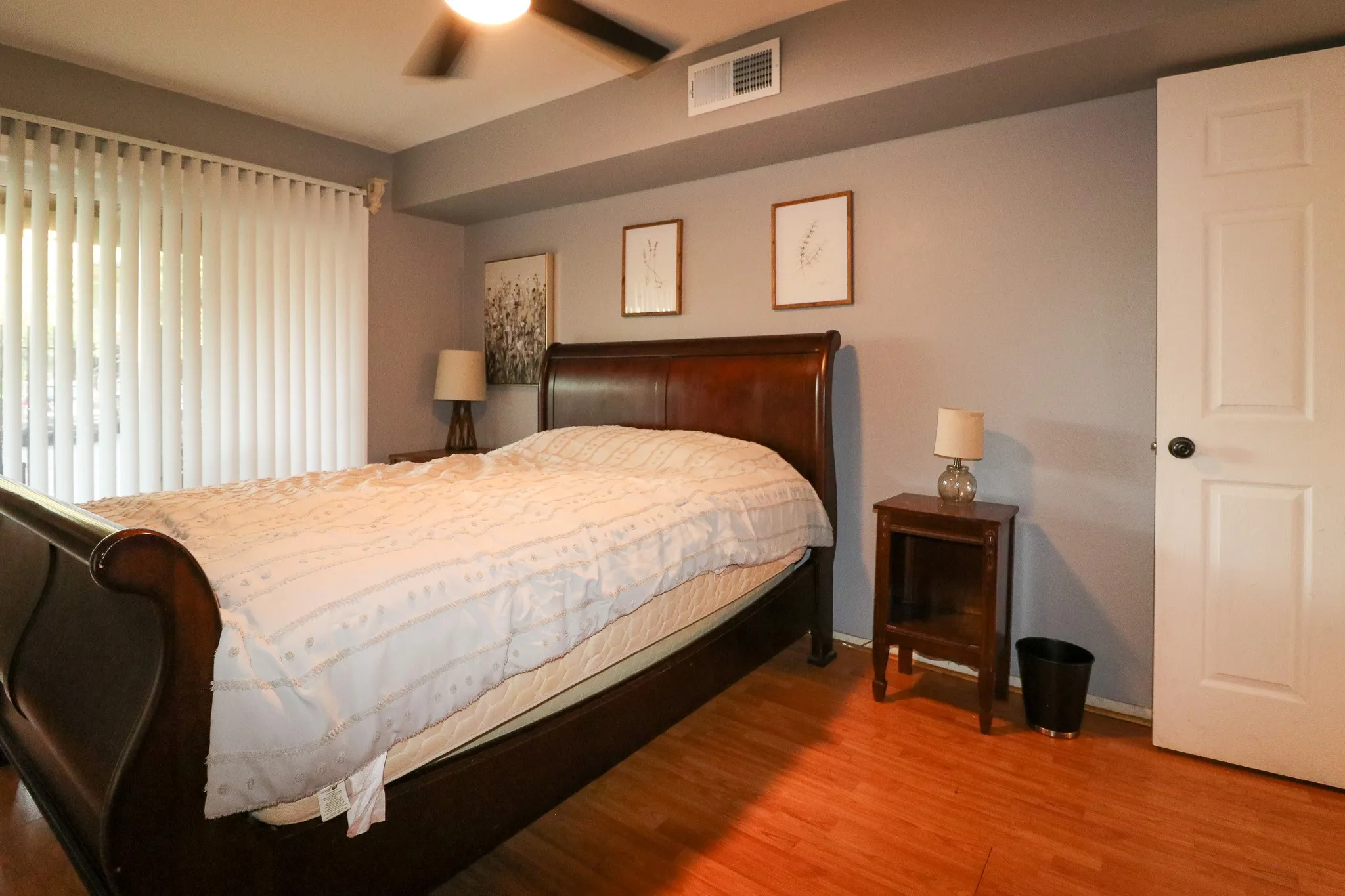 Condominium For Sale in Dallas County , 5306 Fleetwood Oaks Avenue 126, Dallas, Texas 75235, 1 Bedroom, 1 Bathroom, Garage spaces, 695 Sqft, built in 1963, mls#21364754, Real Estate Agent in Dallas, Homes For Sale in Dallas county, Homes For Sale in Dallas, Realtor in Dallas Texas, Real Estate Brokerage Independent Realty Texas, Luminita Cordes Realtor
