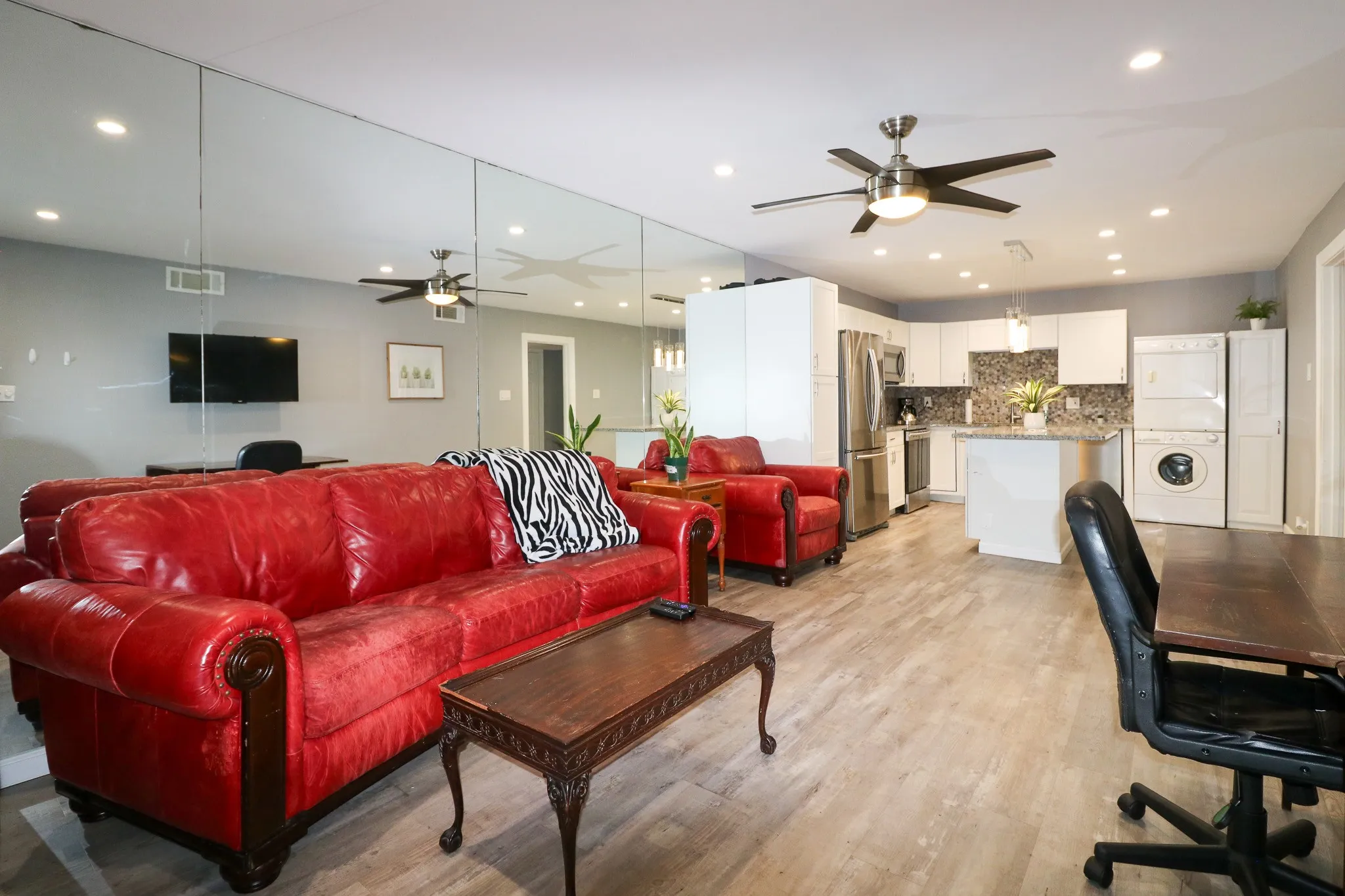 Condominium For Sale in Dallas County , 5306 Fleetwood Oaks Avenue 126, Dallas, Texas 75235, 1 Bedroom, 1 Bathroom, Garage spaces, 695 Sqft, built in 1963, mls#21364754, Real Estate Agent in Dallas, Homes For Sale in Dallas county, Homes For Sale in Dallas, Realtor in Dallas Texas, Real Estate Brokerage Independent Realty Texas, Luminita Cordes Realtor