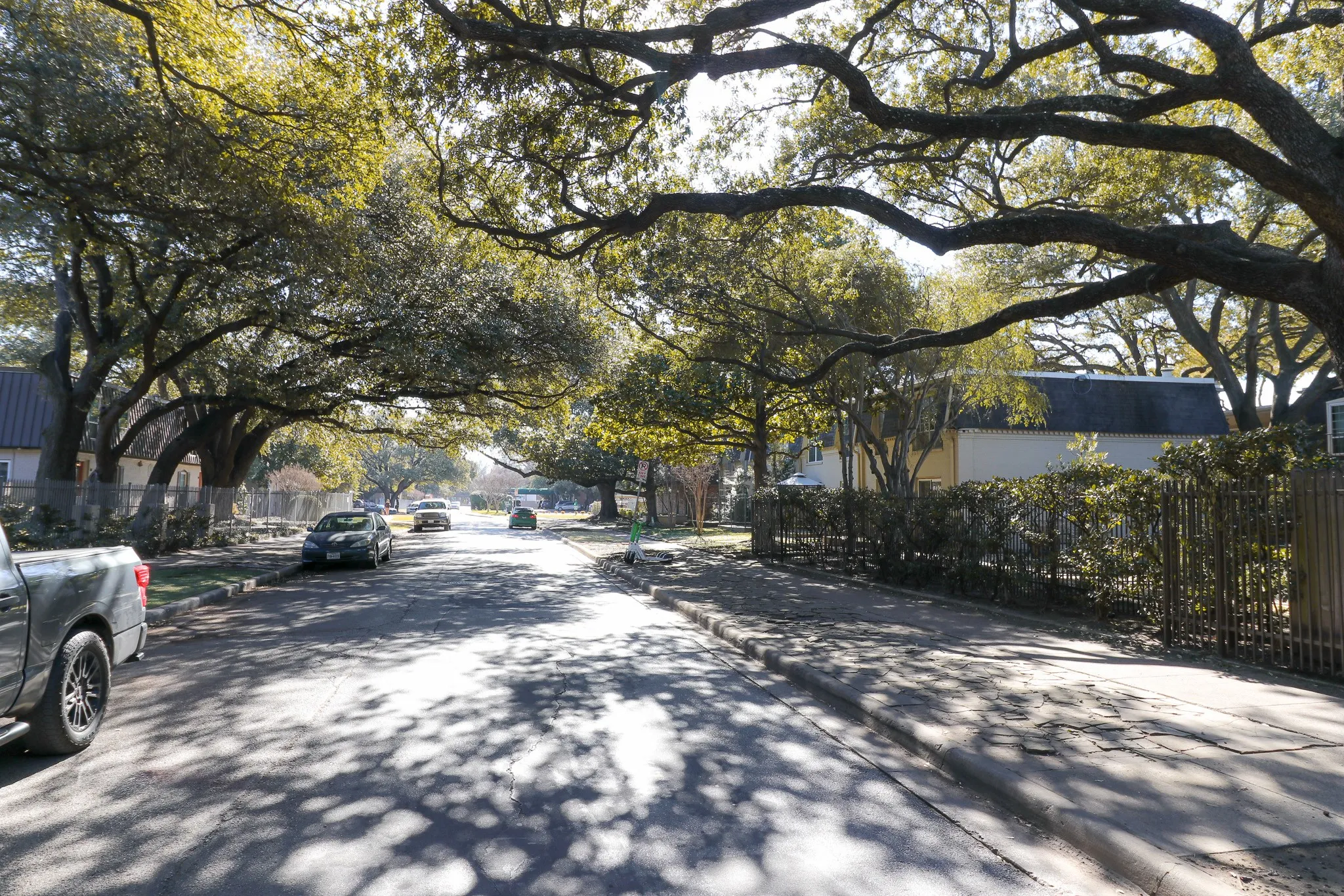 Condominium For Sale in Dallas County , 5306 Fleetwood Oaks Avenue 126, Dallas, Texas 75235, 1 Bedroom, 1 Bathroom, Garage spaces, 695 Sqft, built in 1963, mls#21364754, Real Estate Agent in Dallas, Homes For Sale in Dallas county, Homes For Sale in Dallas, Realtor in Dallas Texas, Real Estate Brokerage Independent Realty Texas, Luminita Cordes Realtor