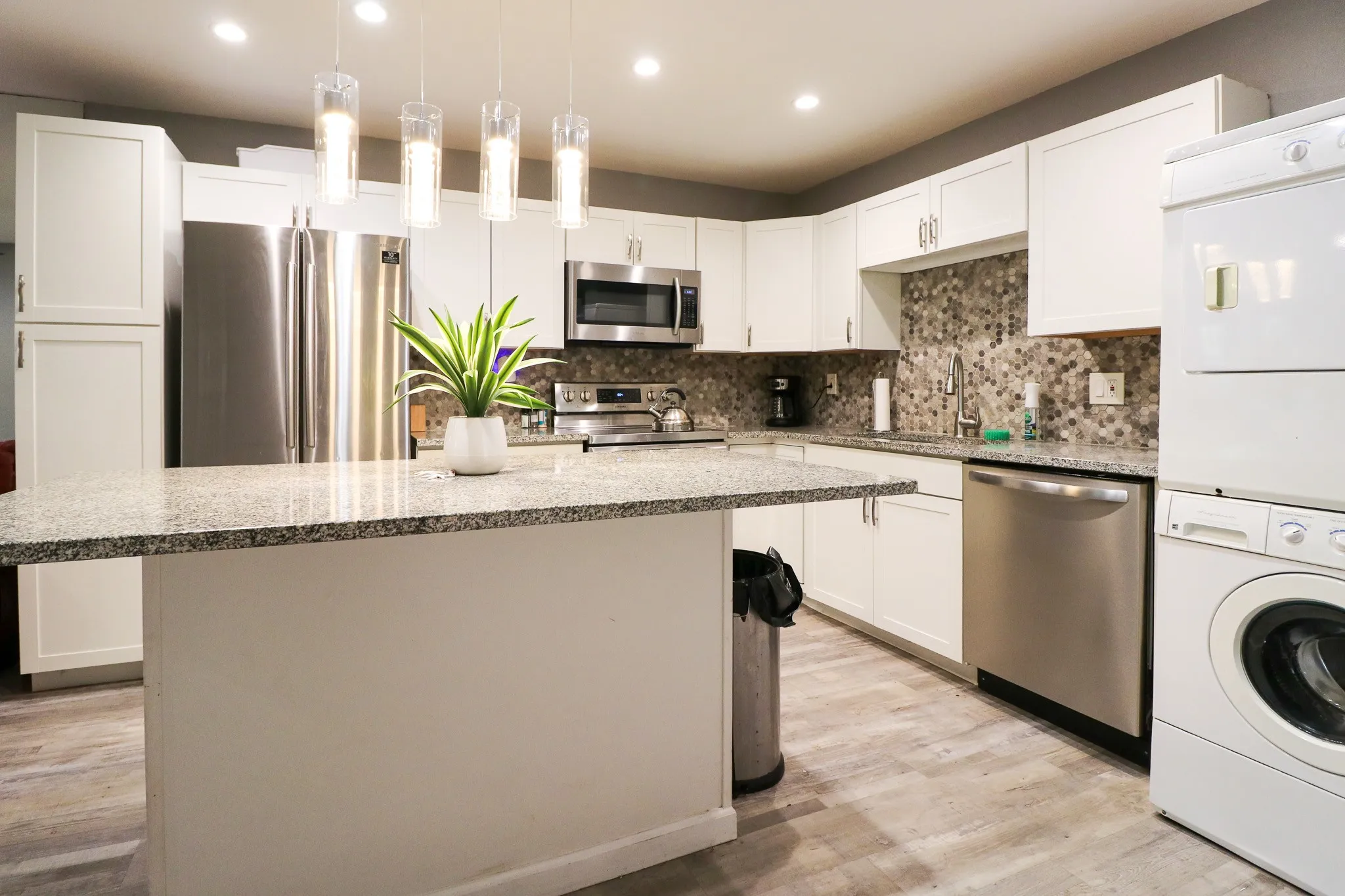 Condominium For Sale in Dallas County , 5306 Fleetwood Oaks Avenue 126, Dallas, Texas 75235, 1 Bedroom, 1 Bathroom, Garage spaces, 695 Sqft, built in 1963, mls#21364754, Real Estate Agent in Dallas, Homes For Sale in Dallas county, Homes For Sale in Dallas, Realtor in Dallas Texas, Real Estate Brokerage Independent Realty Texas, Luminita Cordes Realtor