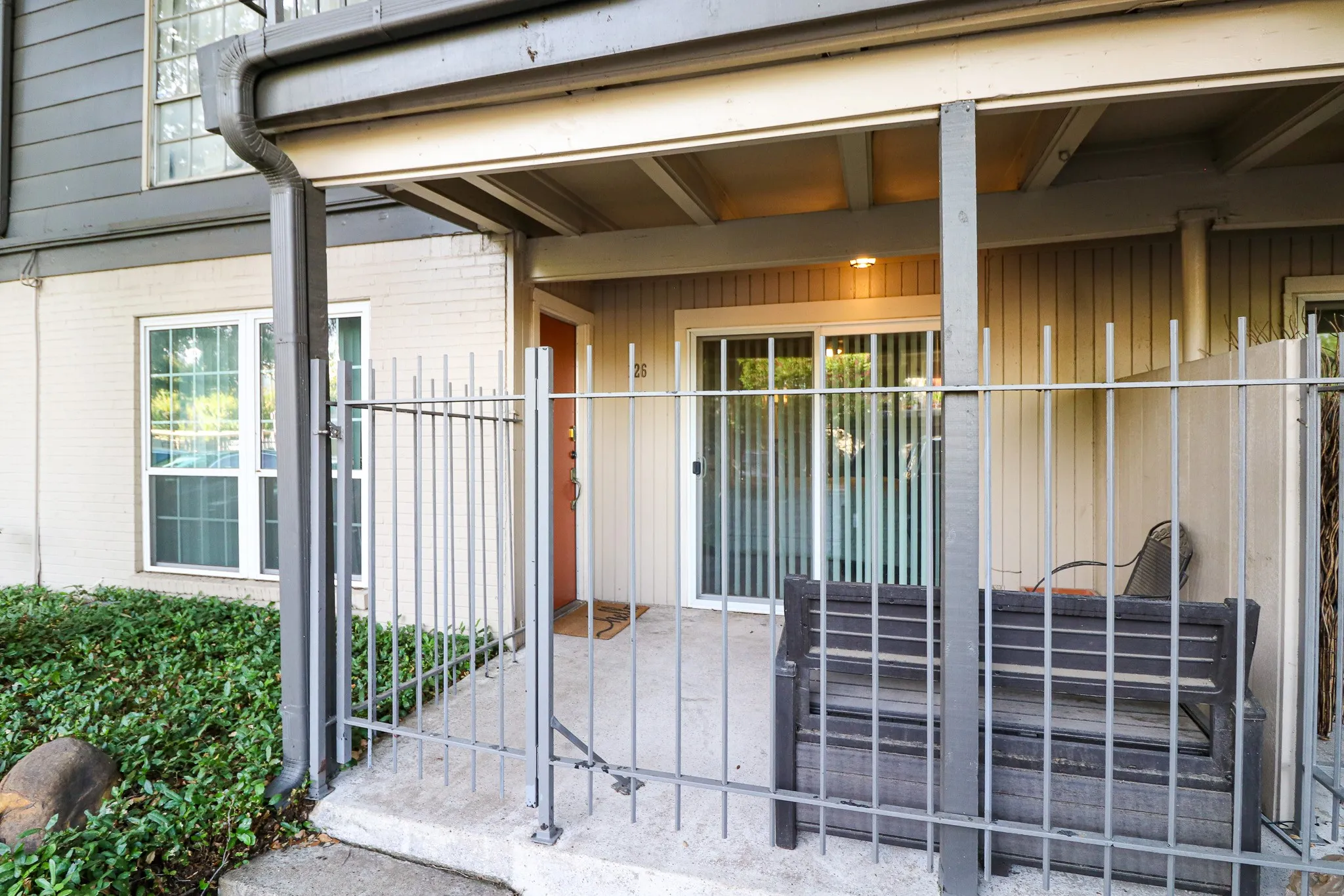Condominium For Sale in Dallas County , 5306 Fleetwood Oaks Avenue 126, Dallas, Texas 75235, 1 Bedroom, 1 Bathroom, Garage spaces, 695 Sqft, built in 1963, mls#21364754, Real Estate Agent in Dallas, Homes For Sale in Dallas county, Homes For Sale in Dallas, Realtor in Dallas Texas, Real Estate Brokerage Independent Realty Texas, Luminita Cordes Realtor