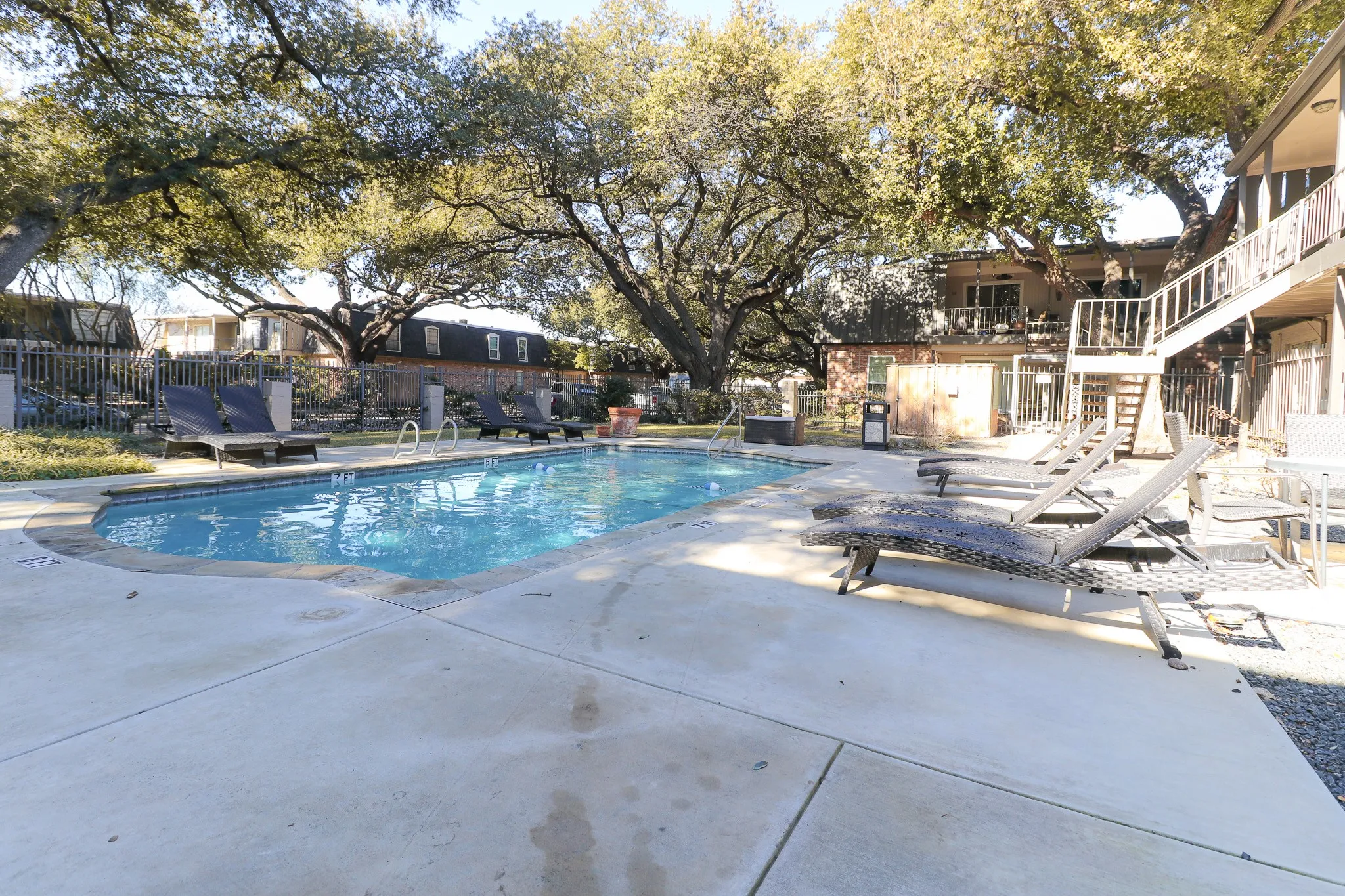 Condominium For Sale in Dallas County , 5306 Fleetwood Oaks Avenue 126, Dallas, Texas 75235, 1 Bedroom, 1 Bathroom, Garage spaces, 695 Sqft, built in 1963, mls#21364754, Real Estate Agent in Dallas, Homes For Sale in Dallas county, Homes For Sale in Dallas, Realtor in Dallas Texas, Real Estate Brokerage Independent Realty Texas, Luminita Cordes Realtor