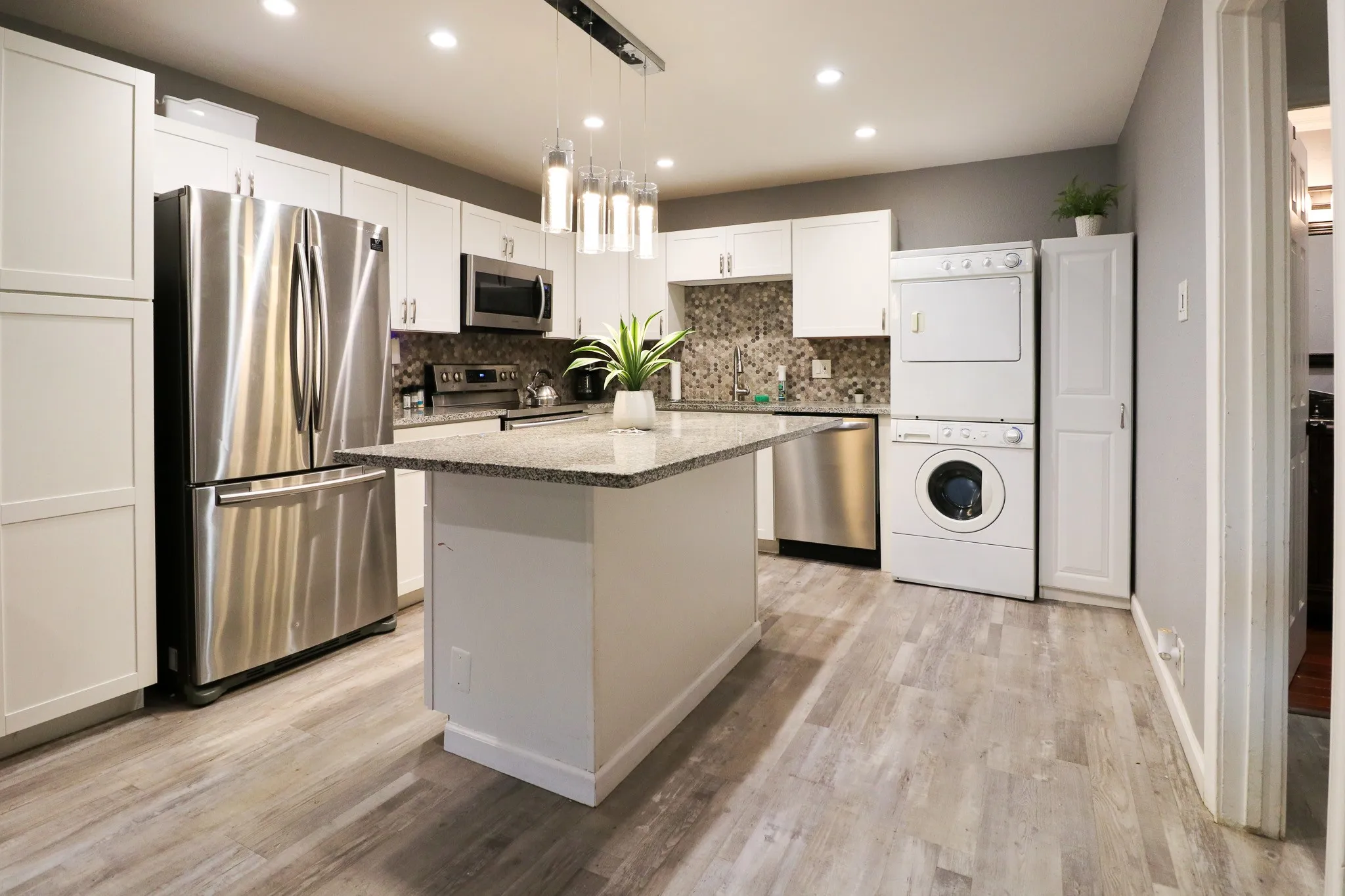 Condominium For Sale in Dallas County , 5306 Fleetwood Oaks Avenue 126, Dallas, Texas 75235, 1 Bedroom, 1 Bathroom, Garage spaces, 695 Sqft, built in 1963, mls#21364754, Real Estate Agent in Dallas, Homes For Sale in Dallas county, Homes For Sale in Dallas, Realtor in Dallas Texas, Real Estate Brokerage Independent Realty Texas, Luminita Cordes Realtor