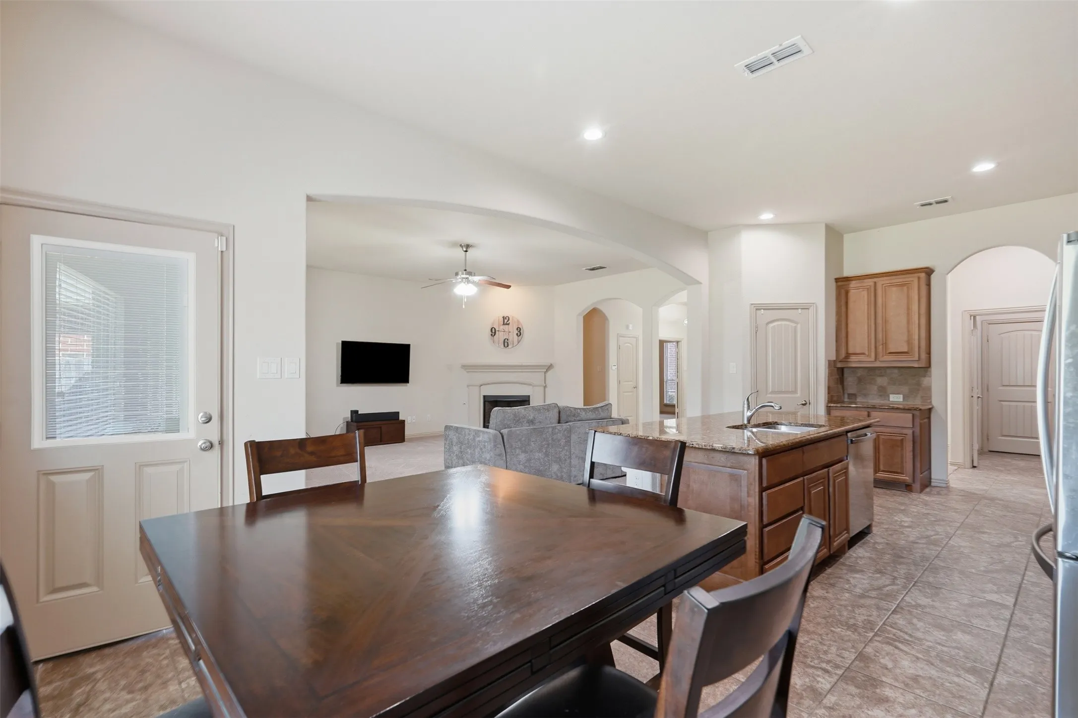 Single Family Residence For Sale in Tarrant County , 2333 Los Olivos Lane, Fort Worth, Texas 76131, 4 Bedroom, 2 Bathroom, 2 Garage spaces, 2,302 Sqft, built in 2014, mls#21361245, Real Estate Agent in Fort Worth, Homes For Sale in Tarrant county, Homes For Sale in Fort Worth, Realtor in Fort Worth Texas, Real Estate Brokerage Independent Realty Texas, Luminita Cordes Realtor