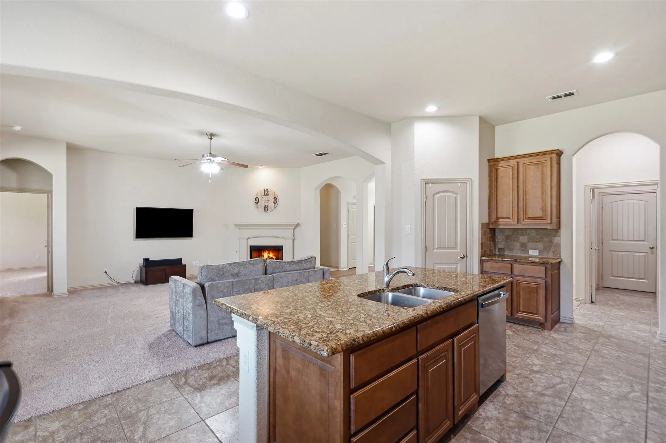 Single Family Residence For Sale in Tarrant County , 2333 Los Olivos Lane, Fort Worth, Texas 76131, 4 Bedroom, 2 Bathroom, 2 Garage spaces, 2,302 Sqft, built in 2014, mls#21361245, Real Estate Agent in Fort Worth, Homes For Sale in Tarrant county, Homes For Sale in Fort Worth, Realtor in Fort Worth Texas, Real Estate Brokerage Independent Realty Texas, Luminita Cordes Realtor