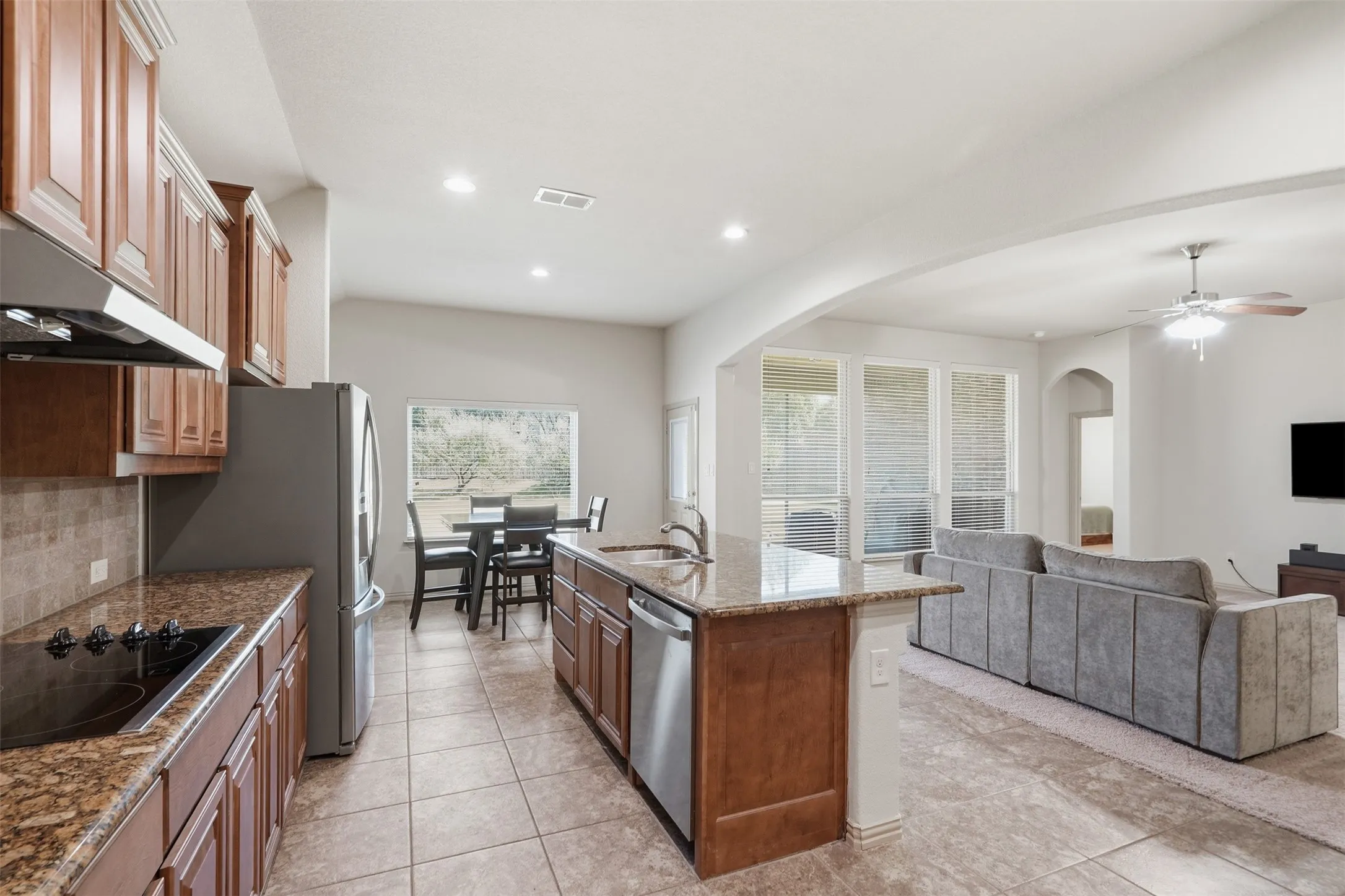 Single Family Residence For Sale in Tarrant County , 2333 Los Olivos Lane, Fort Worth, Texas 76131, 4 Bedroom, 2 Bathroom, 2 Garage spaces, 2,302 Sqft, built in 2014, mls#21361245, Real Estate Agent in Fort Worth, Homes For Sale in Tarrant county, Homes For Sale in Fort Worth, Realtor in Fort Worth Texas, Real Estate Brokerage Independent Realty Texas, Luminita Cordes Realtor