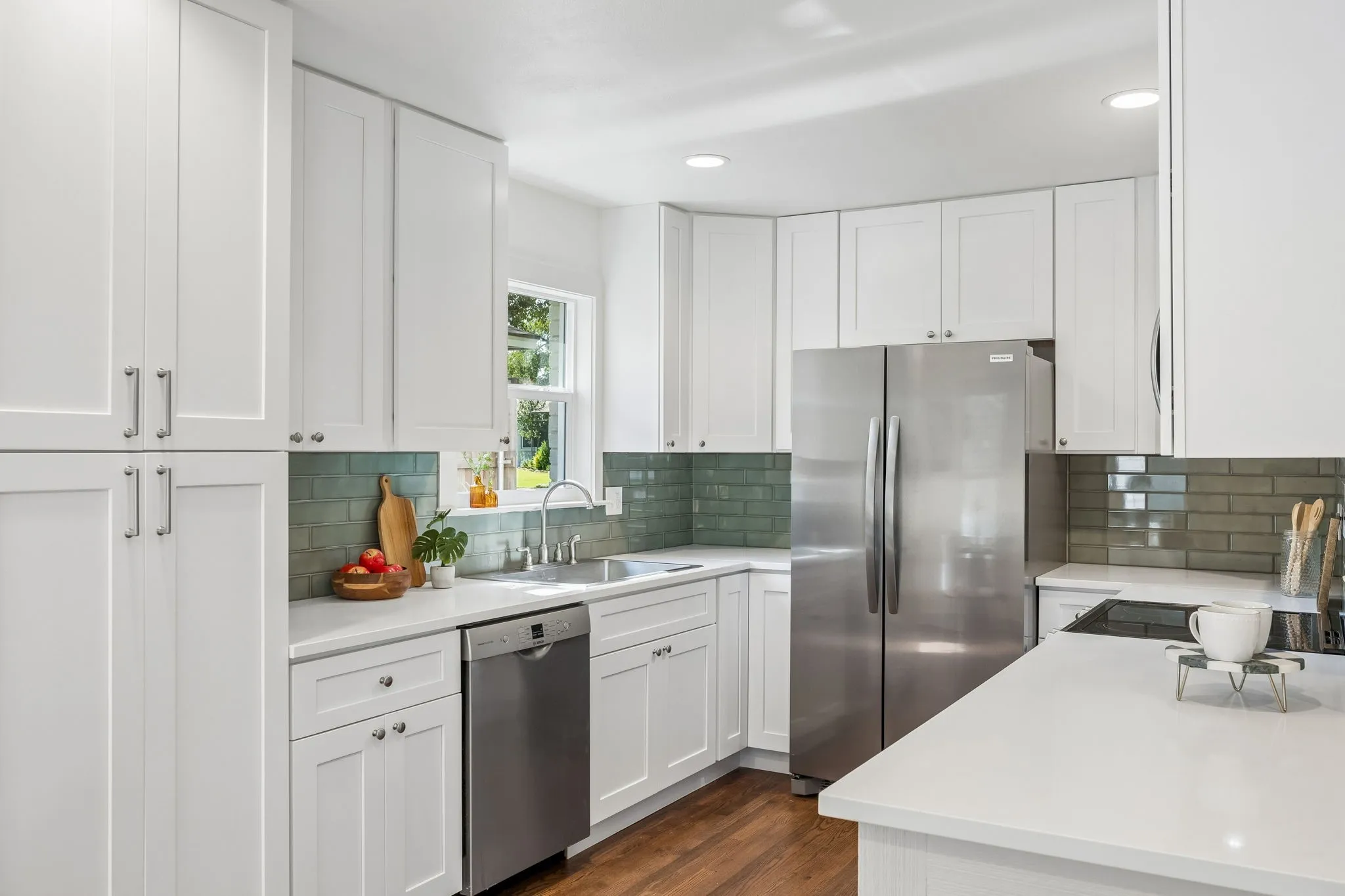 Single Family Residence For Sale in Dallas County , 6718 Hialeah Drive, Dallas, Texas 75214, 2 Bedroom, 2 Bathroom, 2 Garage spaces, 1,428 Sqft, built in 1954, mls#21362208, Real Estate Agent in Dallas, Homes For Sale in Dallas county, Homes For Sale in Dallas, Realtor in Dallas Texas, Real Estate Brokerage Independent Realty Texas, Luminita Cordes Realtor