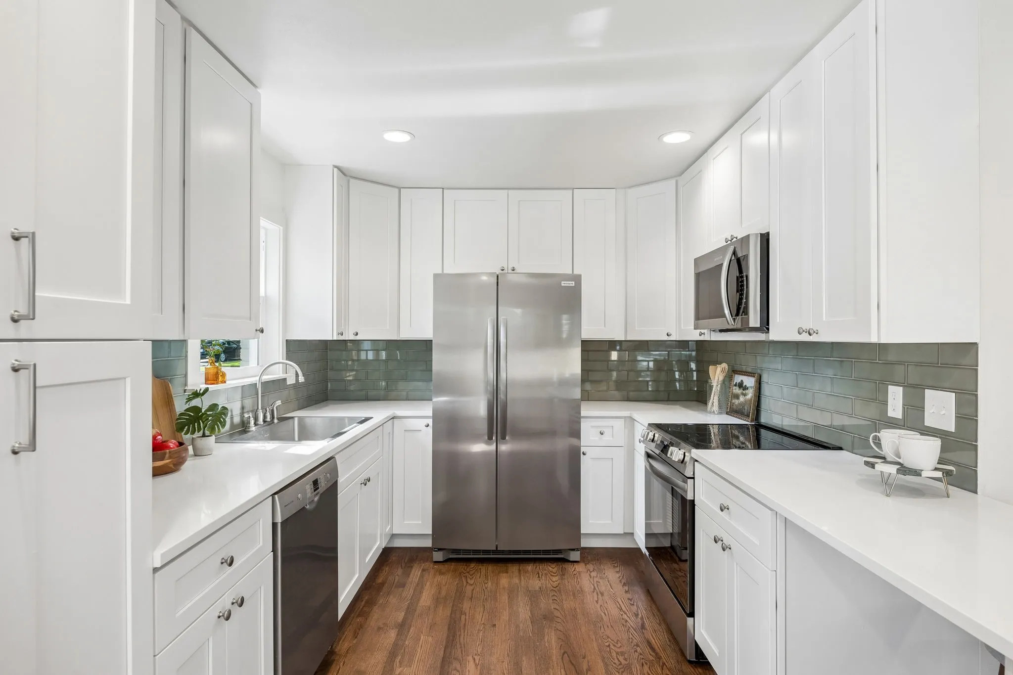Single Family Residence For Sale in Dallas County , 6718 Hialeah Drive, Dallas, Texas 75214, 2 Bedroom, 2 Bathroom, 2 Garage spaces, 1,428 Sqft, built in 1954, mls#21362208, Real Estate Agent in Dallas, Homes For Sale in Dallas county, Homes For Sale in Dallas, Realtor in Dallas Texas, Real Estate Brokerage Independent Realty Texas, Luminita Cordes Realtor