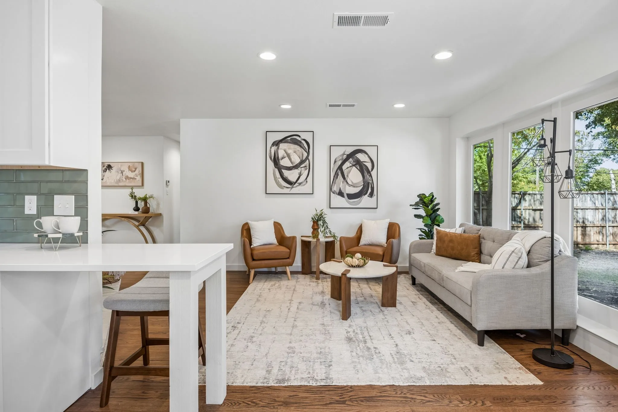 Single Family Residence For Sale in Dallas County , 6718 Hialeah Drive, Dallas, Texas 75214, 2 Bedroom, 2 Bathroom, 2 Garage spaces, 1,428 Sqft, built in 1954, mls#21362208, Real Estate Agent in Dallas, Homes For Sale in Dallas county, Homes For Sale in Dallas, Realtor in Dallas Texas, Real Estate Brokerage Independent Realty Texas, Luminita Cordes Realtor