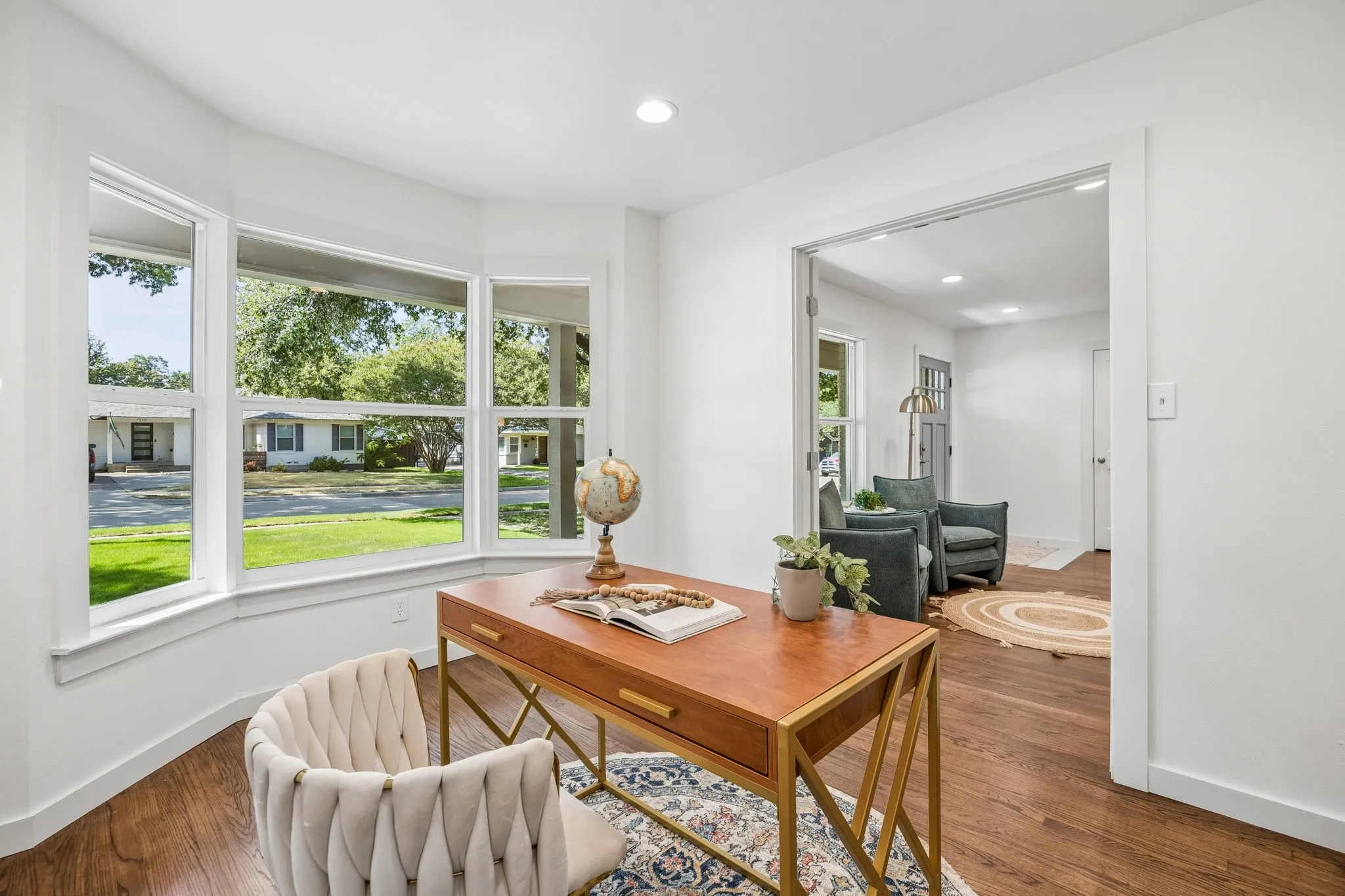 Single Family Residence For Sale in Dallas County , 6718 Hialeah Drive, Dallas, Texas 75214, 2 Bedroom, 2 Bathroom, 2 Garage spaces, 1,428 Sqft, built in 1954, mls#21362208, Real Estate Agent in Dallas, Homes For Sale in Dallas county, Homes For Sale in Dallas, Realtor in Dallas Texas, Real Estate Brokerage Independent Realty Texas, Luminita Cordes Realtor