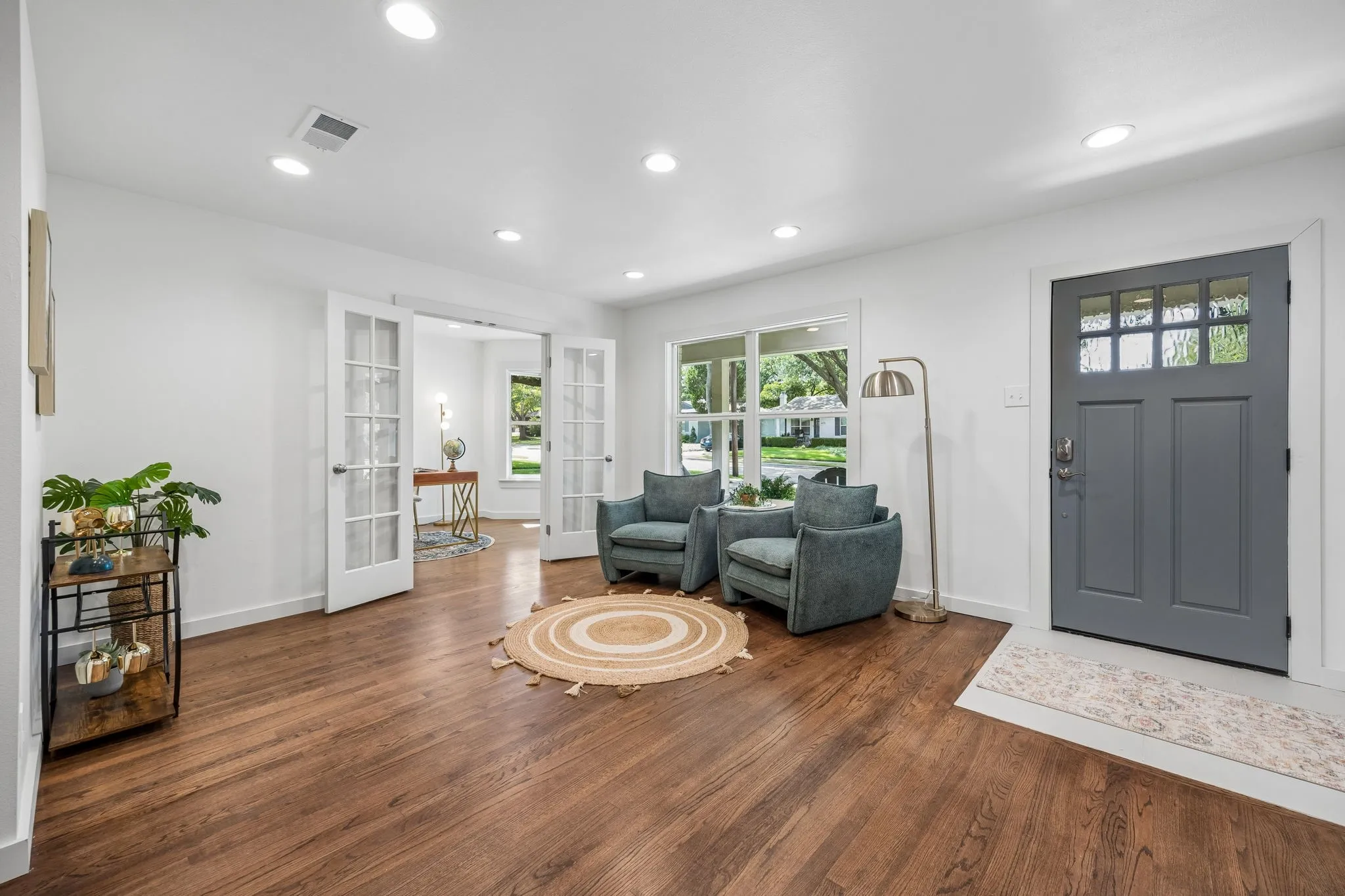 Single Family Residence For Sale in Dallas County , 6718 Hialeah Drive, Dallas, Texas 75214, 2 Bedroom, 2 Bathroom, 2 Garage spaces, 1,428 Sqft, built in 1954, mls#21362208, Real Estate Agent in Dallas, Homes For Sale in Dallas county, Homes For Sale in Dallas, Realtor in Dallas Texas, Real Estate Brokerage Independent Realty Texas, Luminita Cordes Realtor