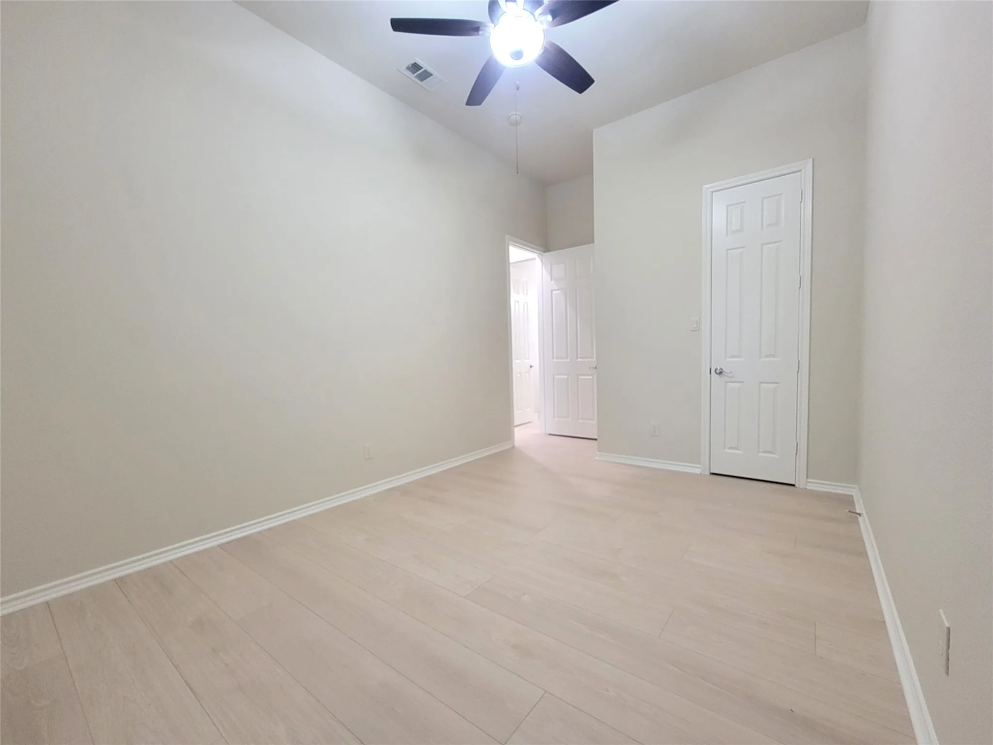 Single Family Residence For Sale in Denton County , 3402 Bentley Court, Highland Village, Texas 75077, 5 Bedroom, 3 Bathroom, 2 Garage spaces, 3,077 Sqft, built in 2001, mls#21365024, Real Estate Agent in Highland Village, Homes For Sale in Denton county, Homes For Sale in Highland Village, Realtor in Highland Village Texas, Real Estate Brokerage Independent Realty Texas, Luminita Cordes Realtor