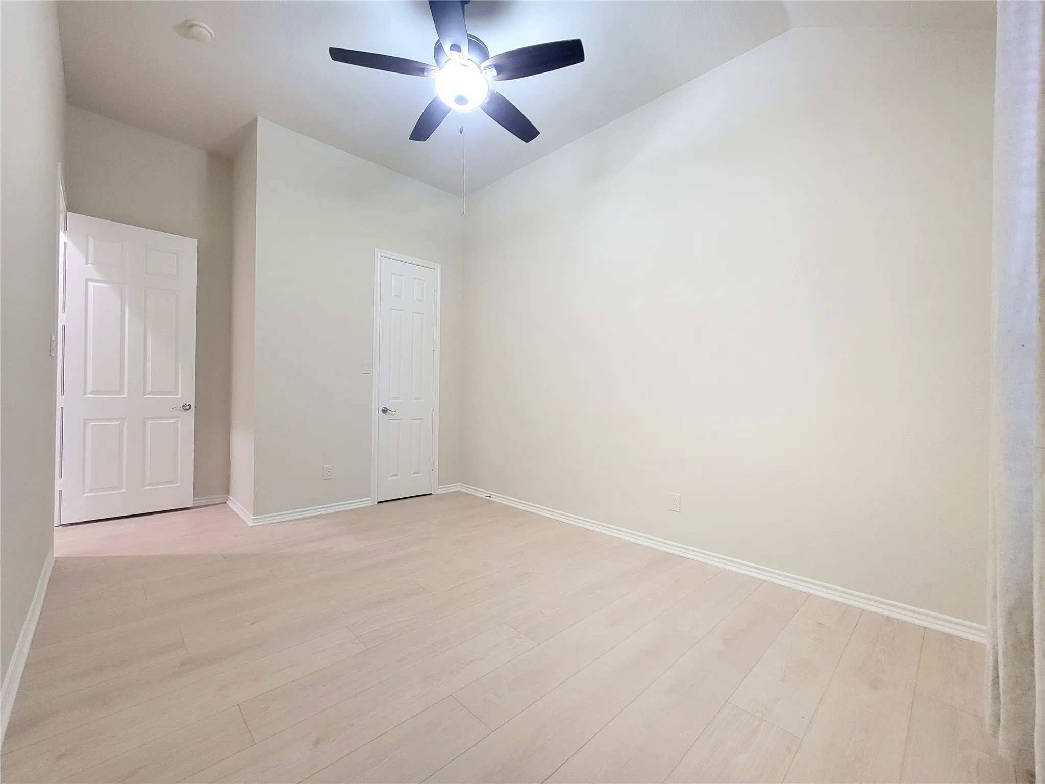 Single Family Residence For Sale in Denton County , 3402 Bentley Court, Highland Village, Texas 75077, 5 Bedroom, 3 Bathroom, 2 Garage spaces, 3,077 Sqft, built in 2001, mls#21365024, Real Estate Agent in Highland Village, Homes For Sale in Denton county, Homes For Sale in Highland Village, Realtor in Highland Village Texas, Real Estate Brokerage Independent Realty Texas, Luminita Cordes Realtor
