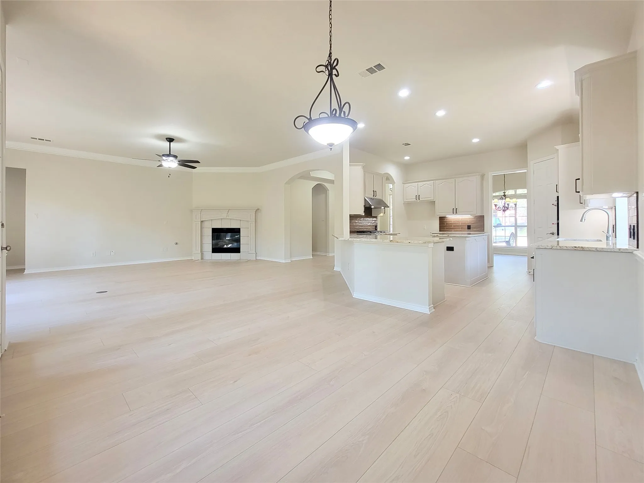 Single Family Residence For Sale in Denton County , 3402 Bentley Court, Highland Village, Texas 75077, 5 Bedroom, 3 Bathroom, 2 Garage spaces, 3,077 Sqft, built in 2001, mls#21365024, Real Estate Agent in Highland Village, Homes For Sale in Denton county, Homes For Sale in Highland Village, Realtor in Highland Village Texas, Real Estate Brokerage Independent Realty Texas, Luminita Cordes Realtor