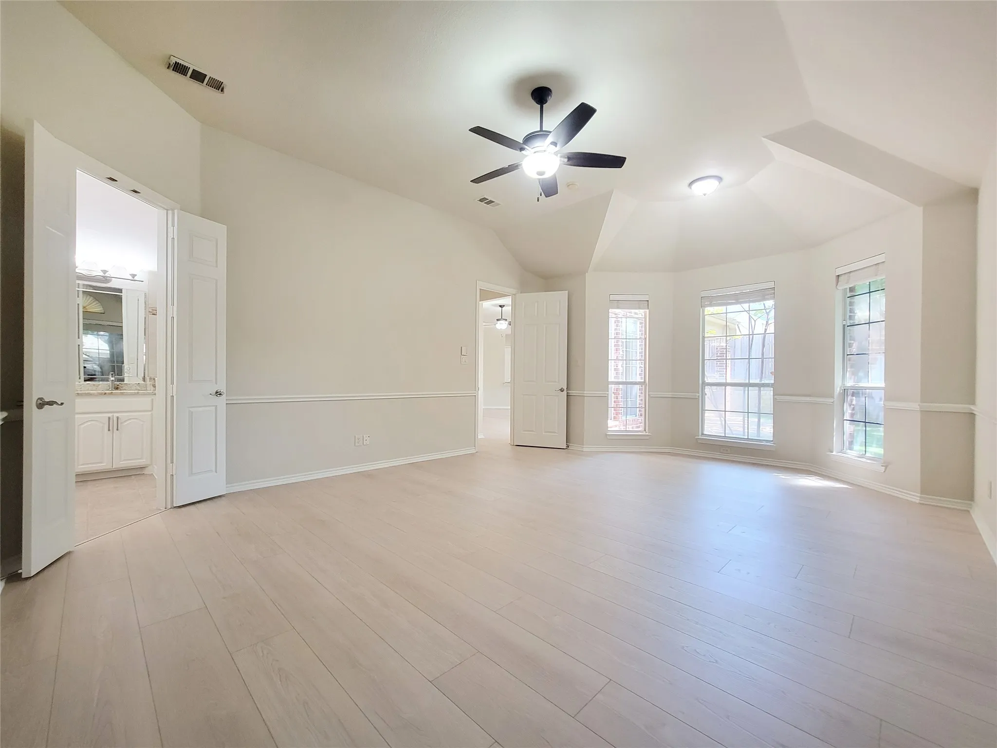 Single Family Residence For Sale in Denton County , 3402 Bentley Court, Highland Village, Texas 75077, 5 Bedroom, 3 Bathroom, 2 Garage spaces, 3,077 Sqft, built in 2001, mls#21365024, Real Estate Agent in Highland Village, Homes For Sale in Denton county, Homes For Sale in Highland Village, Realtor in Highland Village Texas, Real Estate Brokerage Independent Realty Texas, Luminita Cordes Realtor