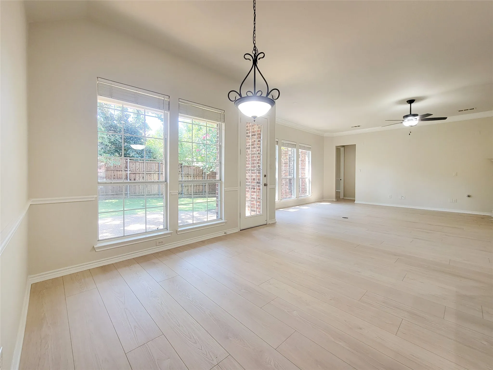 Single Family Residence For Sale in Denton County , 3402 Bentley Court, Highland Village, Texas 75077, 5 Bedroom, 3 Bathroom, 2 Garage spaces, 3,077 Sqft, built in 2001, mls#21365024, Real Estate Agent in Highland Village, Homes For Sale in Denton county, Homes For Sale in Highland Village, Realtor in Highland Village Texas, Real Estate Brokerage Independent Realty Texas, Luminita Cordes Realtor