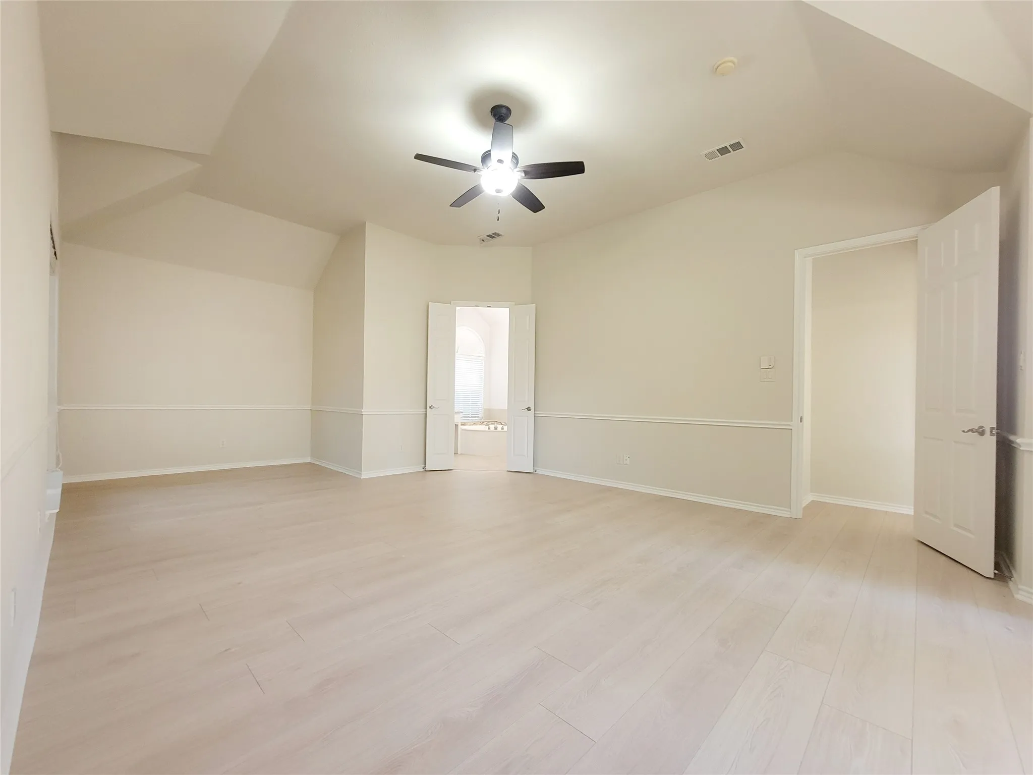 Single Family Residence For Sale in Denton County , 3402 Bentley Court, Highland Village, Texas 75077, 5 Bedroom, 3 Bathroom, 2 Garage spaces, 3,077 Sqft, built in 2001, mls#21365024, Real Estate Agent in Highland Village, Homes For Sale in Denton county, Homes For Sale in Highland Village, Realtor in Highland Village Texas, Real Estate Brokerage Independent Realty Texas, Luminita Cordes Realtor
