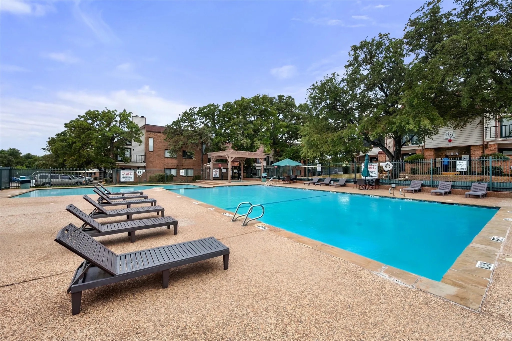 Condominium For Sale in Tarrant County , 2300 Bamboo Drive N102, Arlington, Texas 76006, 1 Bedroom, 1 Bathroom, Garage spaces, 662 Sqft, built in 1983, mls#21364951, Real Estate Agent in Arlington, Homes For Sale in Tarrant county, Homes For Sale in Arlington, Realtor in Arlington Texas, Real Estate Brokerage Independent Realty Texas, Luminita Cordes Realtor