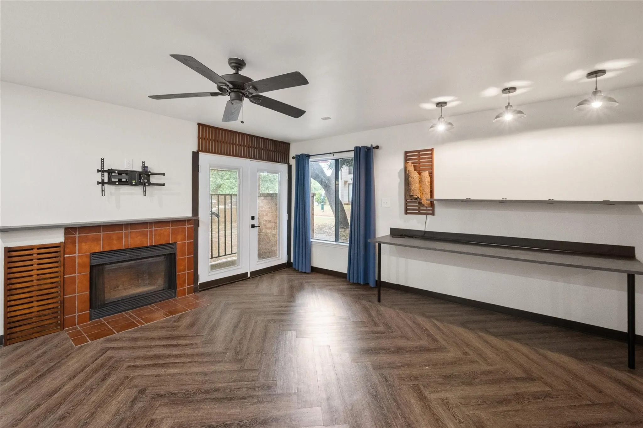 Condominium For Sale in Tarrant County , 2300 Bamboo Drive N102, Arlington, Texas 76006, 1 Bedroom, 1 Bathroom, Garage spaces, 662 Sqft, built in 1983, mls#21364951, Real Estate Agent in Arlington, Homes For Sale in Tarrant county, Homes For Sale in Arlington, Realtor in Arlington Texas, Real Estate Brokerage Independent Realty Texas, Luminita Cordes Realtor