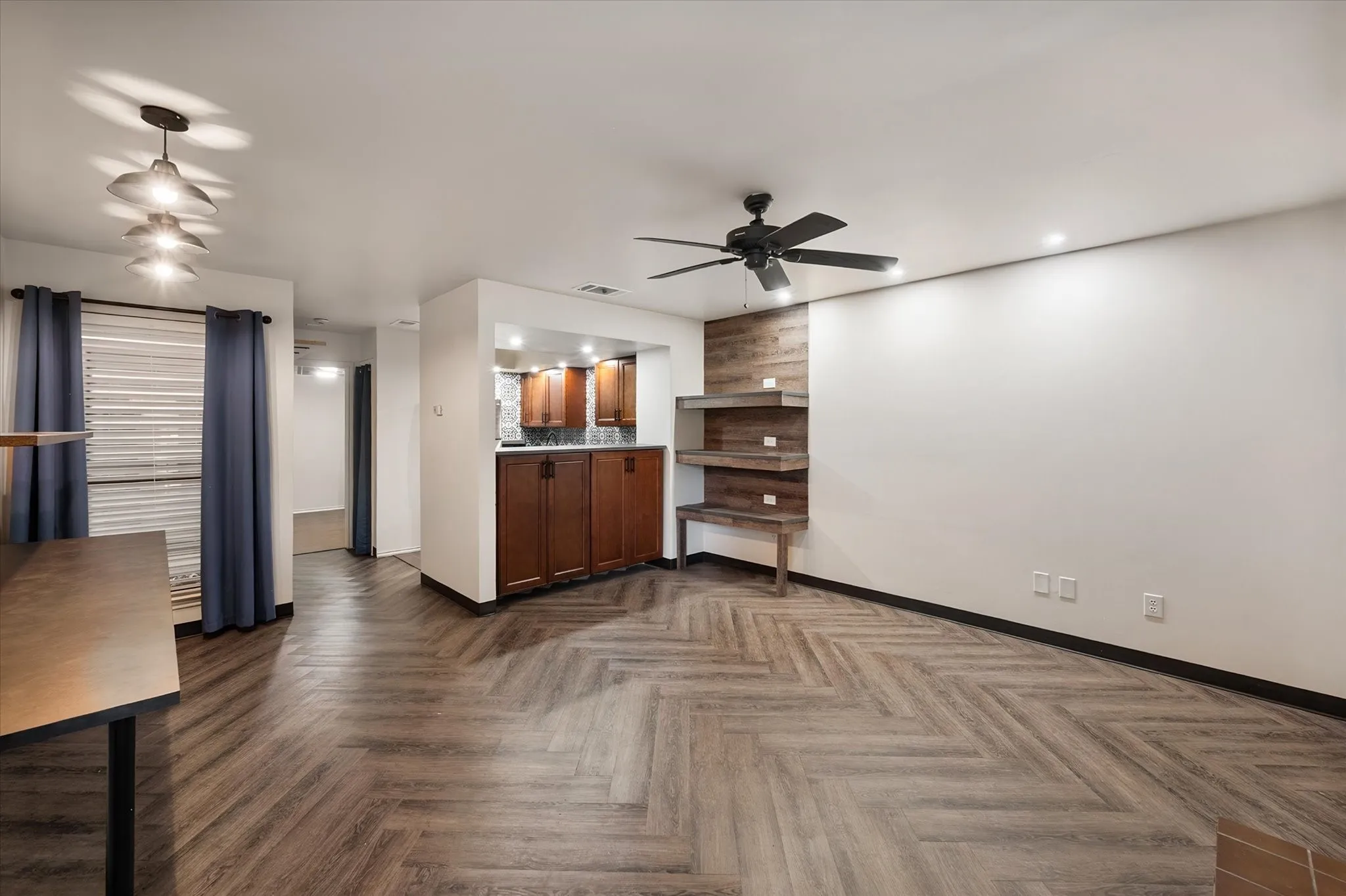 Condominium For Sale in Tarrant County , 2300 Bamboo Drive N102, Arlington, Texas 76006, 1 Bedroom, 1 Bathroom, Garage spaces, 662 Sqft, built in 1983, mls#21364951, Real Estate Agent in Arlington, Homes For Sale in Tarrant county, Homes For Sale in Arlington, Realtor in Arlington Texas, Real Estate Brokerage Independent Realty Texas, Luminita Cordes Realtor