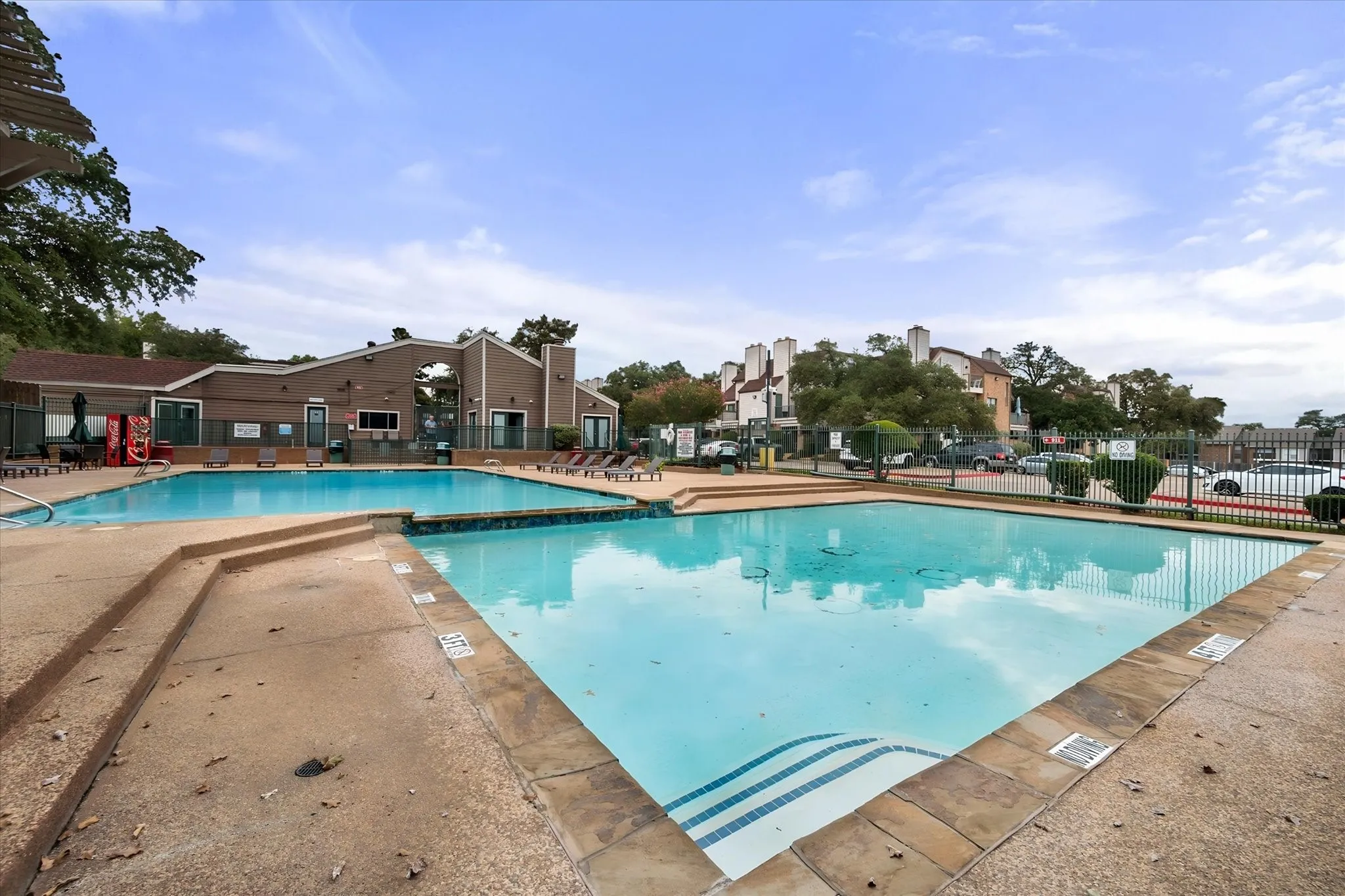 Condominium For Sale in Tarrant County , 2300 Bamboo Drive N102, Arlington, Texas 76006, 1 Bedroom, 1 Bathroom, Garage spaces, 662 Sqft, built in 1983, mls#21364951, Real Estate Agent in Arlington, Homes For Sale in Tarrant county, Homes For Sale in Arlington, Realtor in Arlington Texas, Real Estate Brokerage Independent Realty Texas, Luminita Cordes Realtor