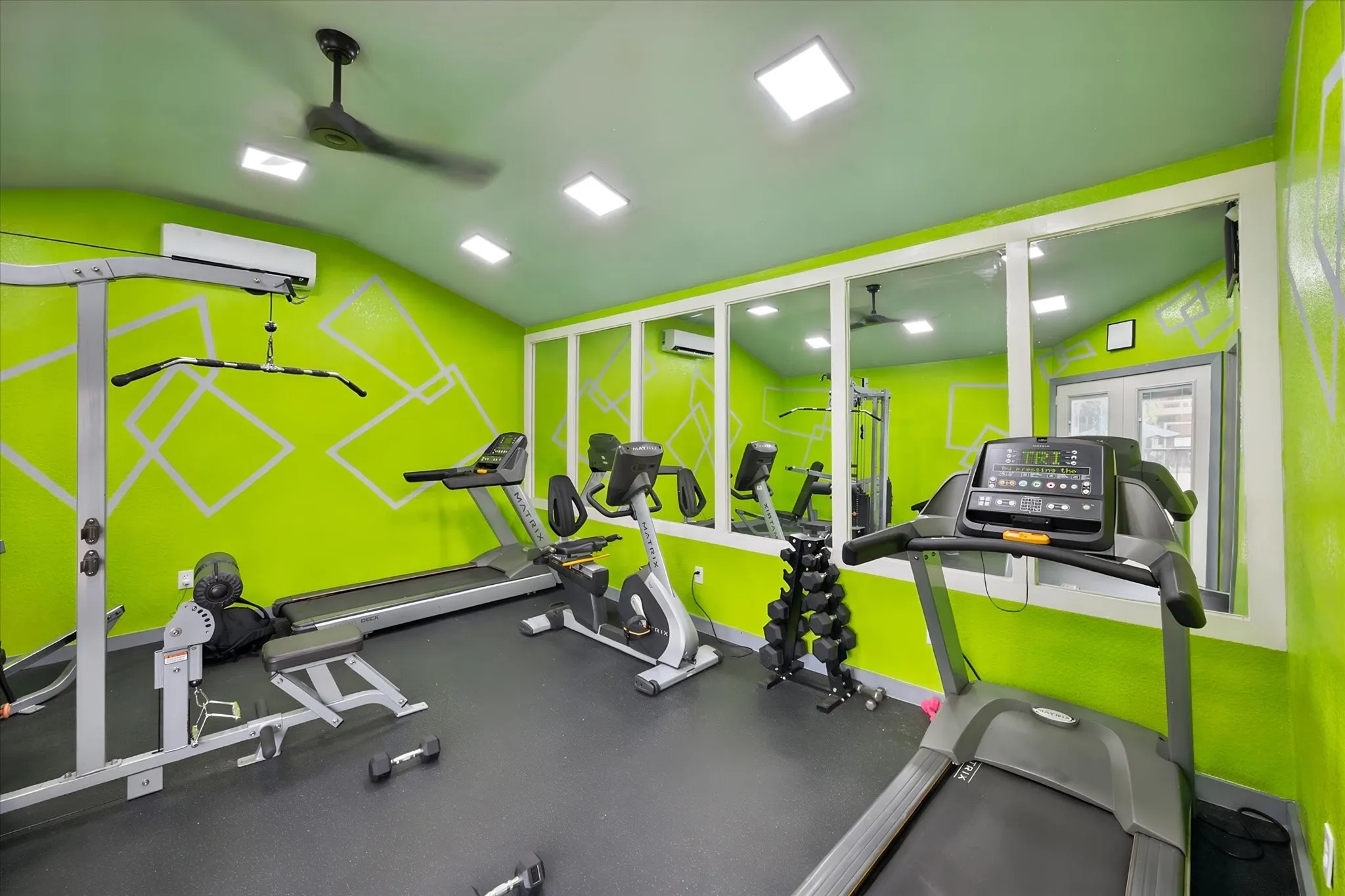 Condominium For Sale in Tarrant County , 2300 Bamboo Drive N102, Arlington, Texas 76006, 1 Bedroom, 1 Bathroom, Garage spaces, 662 Sqft, built in 1983, mls#21364951, Real Estate Agent in Arlington, Homes For Sale in Tarrant county, Homes For Sale in Arlington, Realtor in Arlington Texas, Real Estate Brokerage Independent Realty Texas, Luminita Cordes Realtor