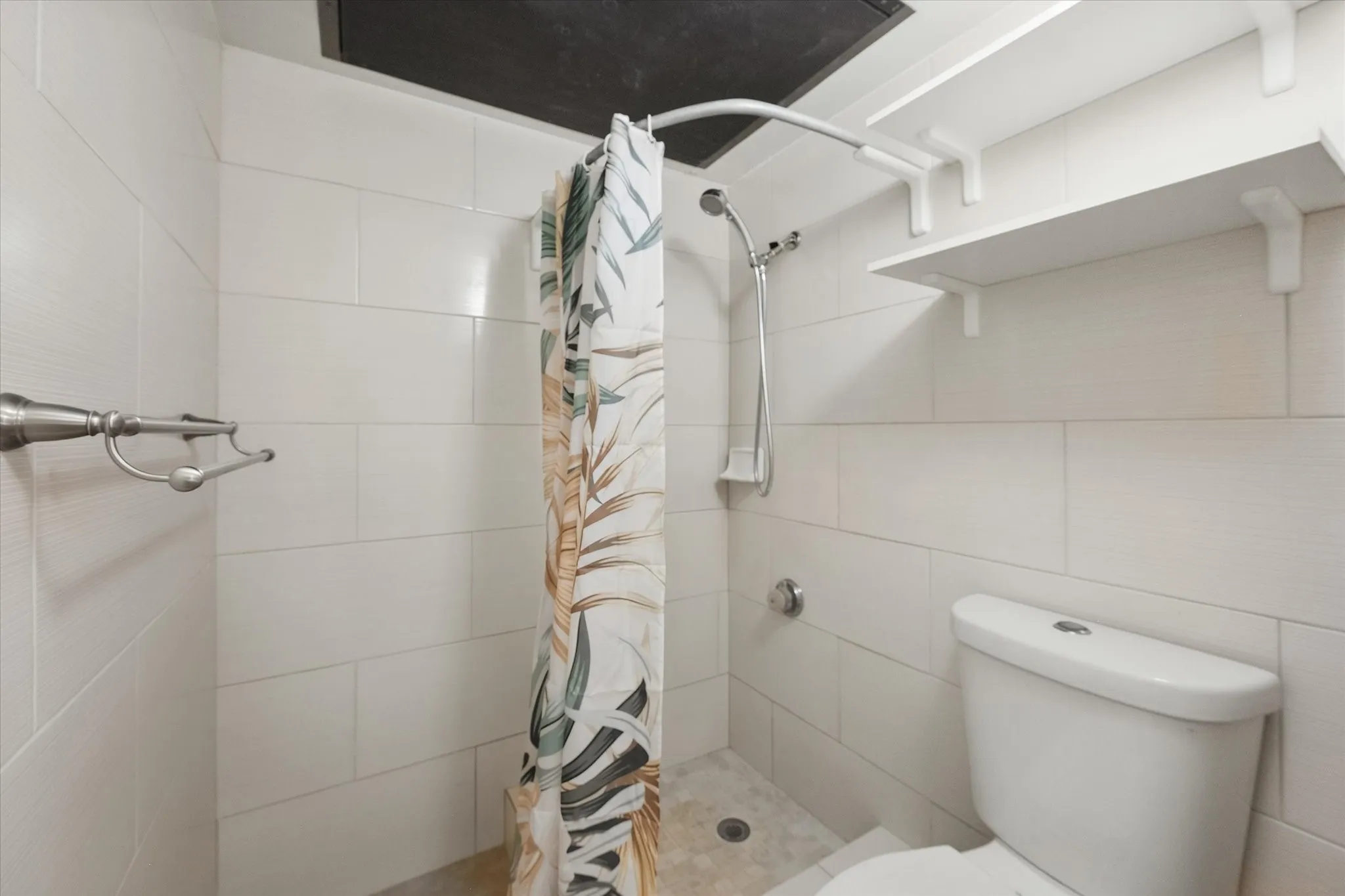Condominium For Sale in Tarrant County , 2300 Bamboo Drive N102, Arlington, Texas 76006, 1 Bedroom, 1 Bathroom, Garage spaces, 662 Sqft, built in 1983, mls#21364951, Real Estate Agent in Arlington, Homes For Sale in Tarrant county, Homes For Sale in Arlington, Realtor in Arlington Texas, Real Estate Brokerage Independent Realty Texas, Luminita Cordes Realtor