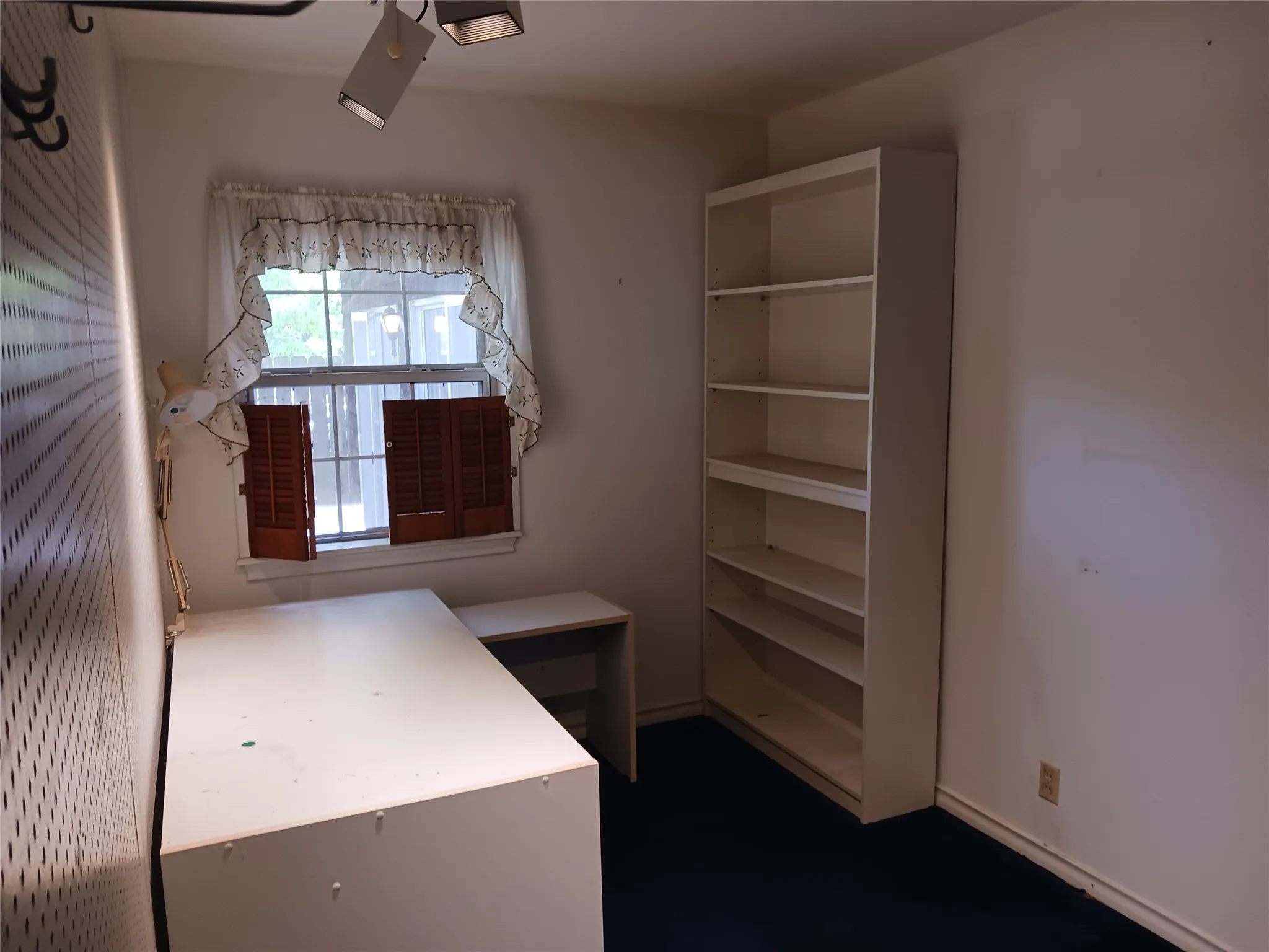 Single Family Residence For Sale in Dallas County , 10436 Coleridge Street, Dallas, Texas 75218, 4 Bedroom, 3 Bathroom, 2 Garage spaces, 2,682 Sqft, built in 1960, mls#21365027, Real Estate Agent in Dallas, Homes For Sale in Dallas county, Homes For Sale in Dallas, Realtor in Dallas Texas, Real Estate Brokerage Independent Realty Texas, Luminita Cordes Realtor