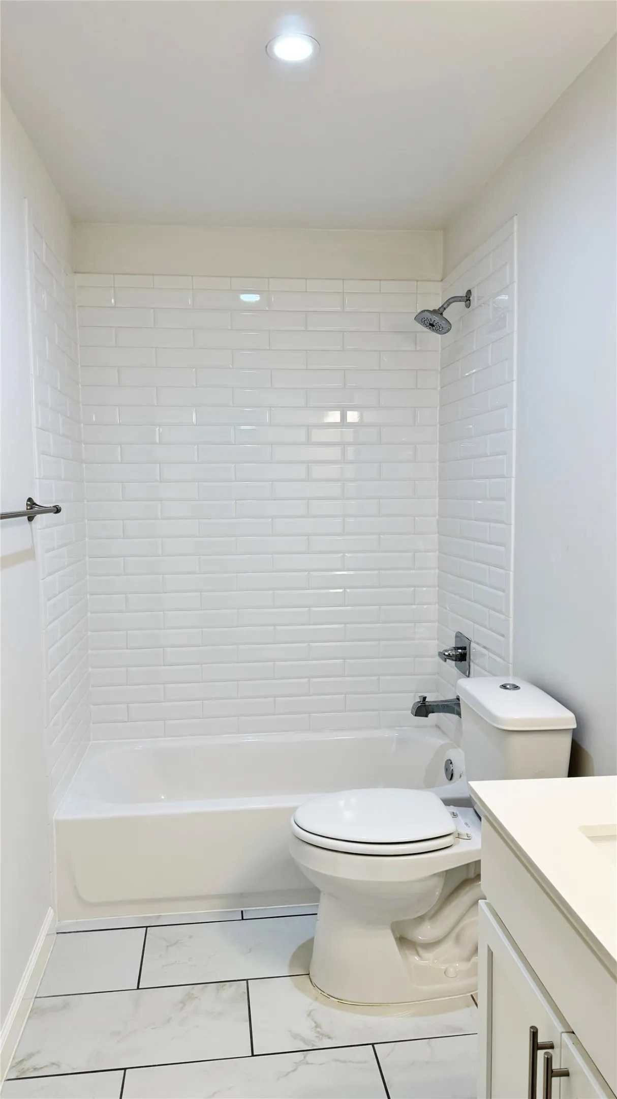 Apartment For Rent in Dallas County , 5014 San Jacinto Street 204, Dallas, Texas 75206, 2 Bedroom, 2 Bathroom, Garage spaces, 650 Sqft, built in 1959, mls#21364957, Real Estate Agent in Dallas, Homes For Rent in Dallas county, Homes For Rent in Dallas, Realtor in Dallas Texas, Real Estate Brokerage Independent Realty Texas, Luminita Cordes Realtor