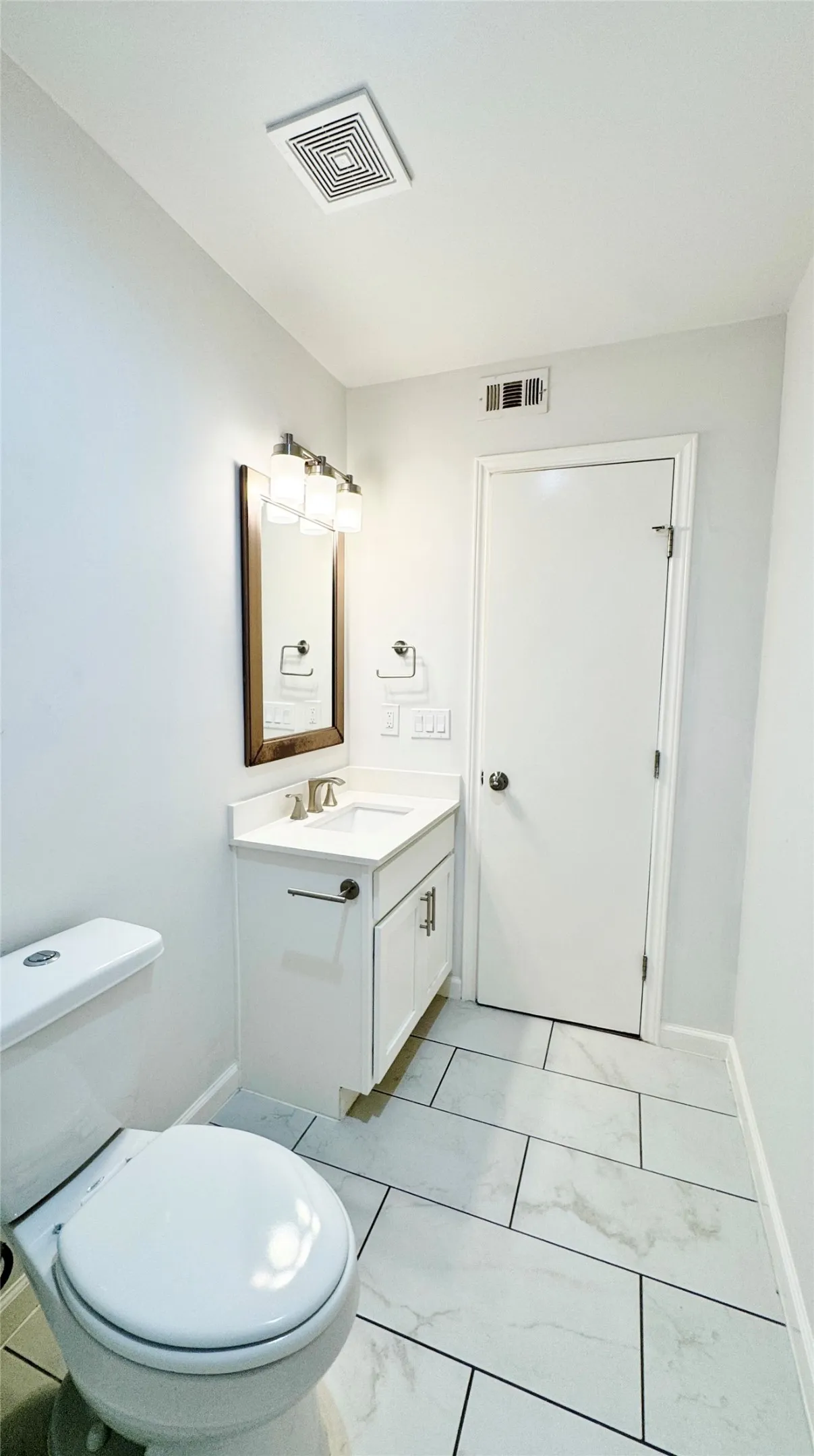 Apartment For Rent in Dallas County , 5014 San Jacinto Street 204, Dallas, Texas 75206, 2 Bedroom, 2 Bathroom, Garage spaces, 650 Sqft, built in 1959, mls#21364957, Real Estate Agent in Dallas, Homes For Rent in Dallas county, Homes For Rent in Dallas, Realtor in Dallas Texas, Real Estate Brokerage Independent Realty Texas, Luminita Cordes Realtor