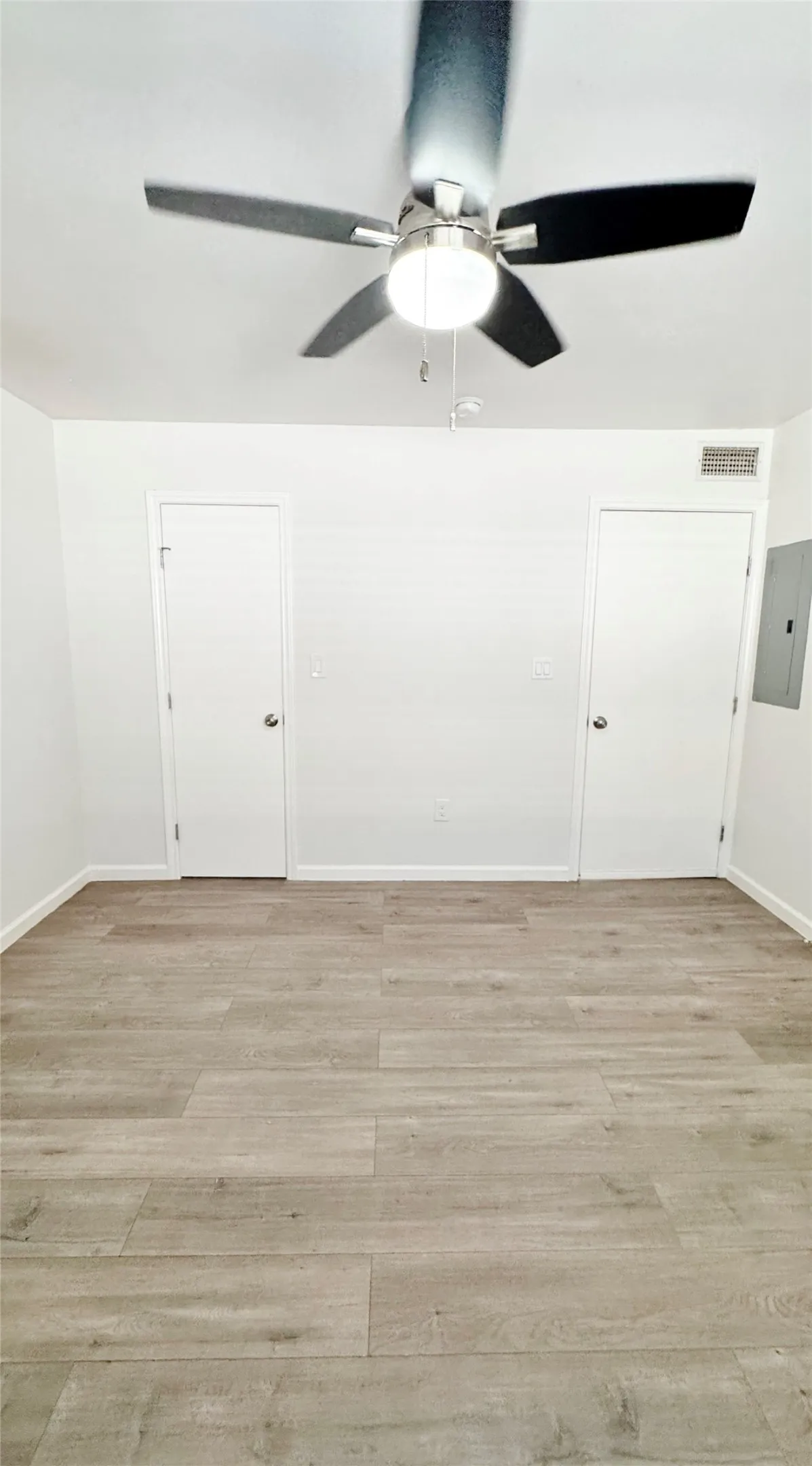 Apartment For Rent in Dallas County , 5014 San Jacinto Street 204, Dallas, Texas 75206, 2 Bedroom, 2 Bathroom, Garage spaces, 650 Sqft, built in 1959, mls#21364957, Real Estate Agent in Dallas, Homes For Rent in Dallas county, Homes For Rent in Dallas, Realtor in Dallas Texas, Real Estate Brokerage Independent Realty Texas, Luminita Cordes Realtor